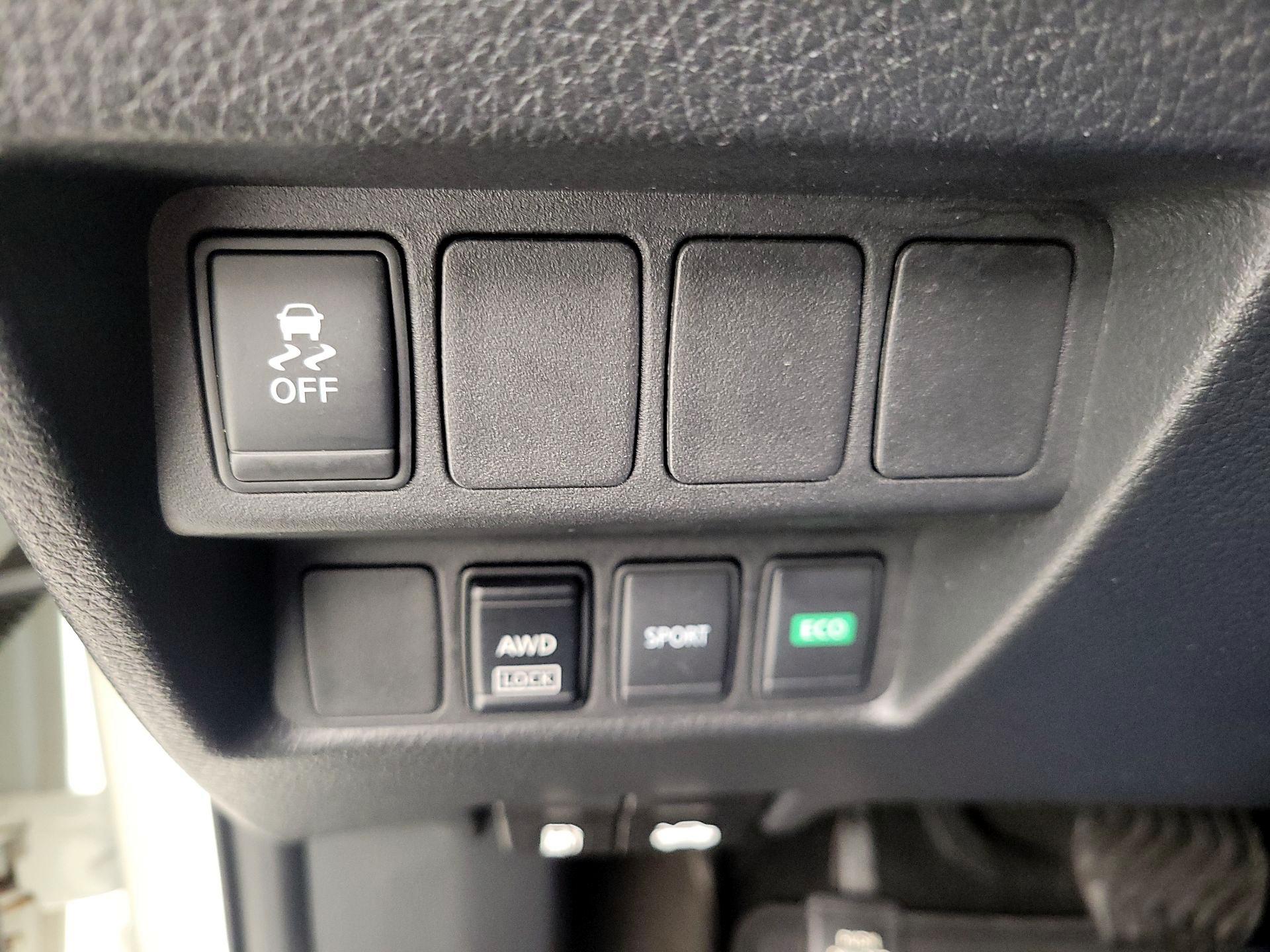 Thumbnail: 2017 Nissan Rogue - 13