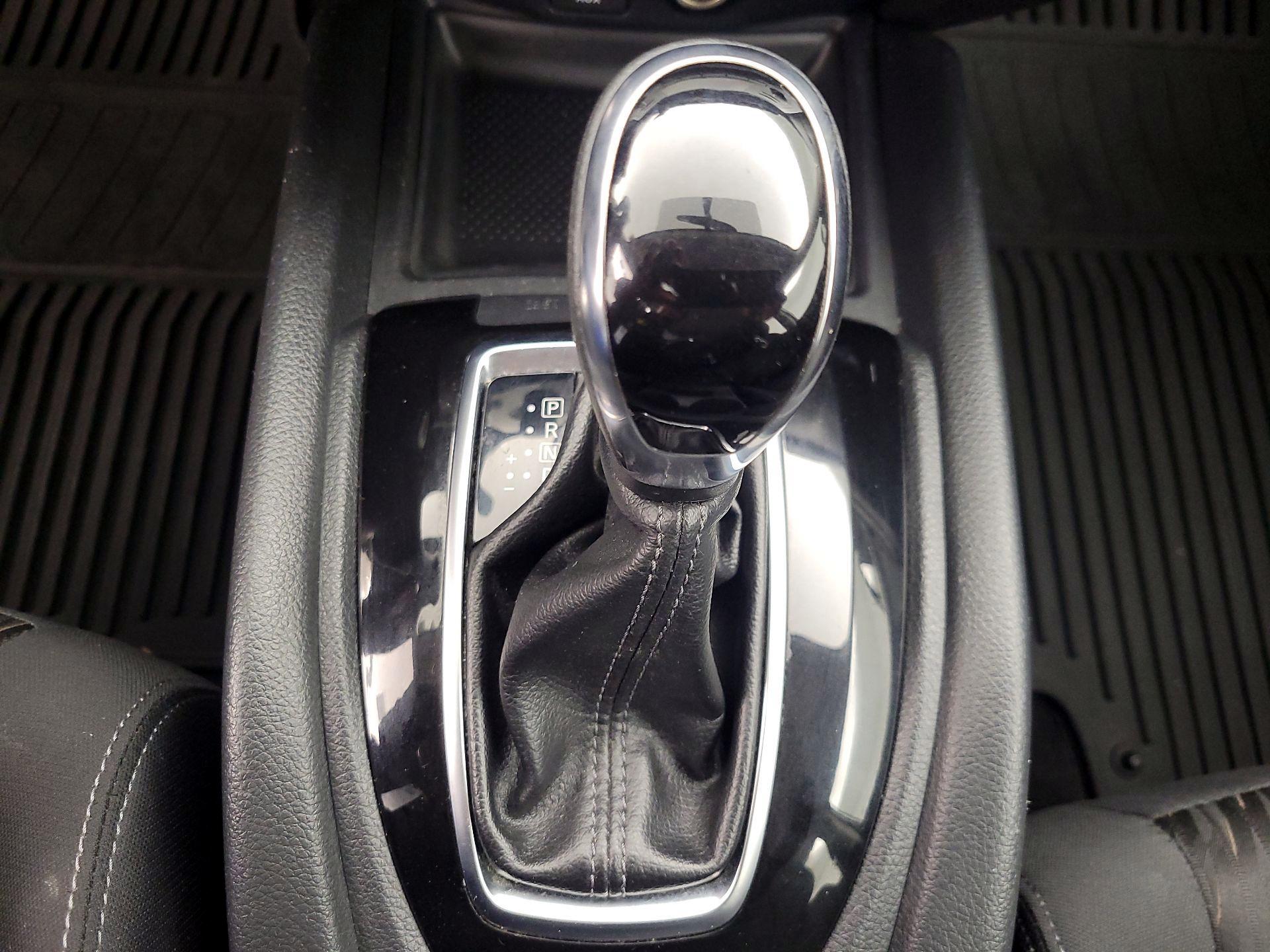 Thumbnail: 2017 Nissan Rogue - 17