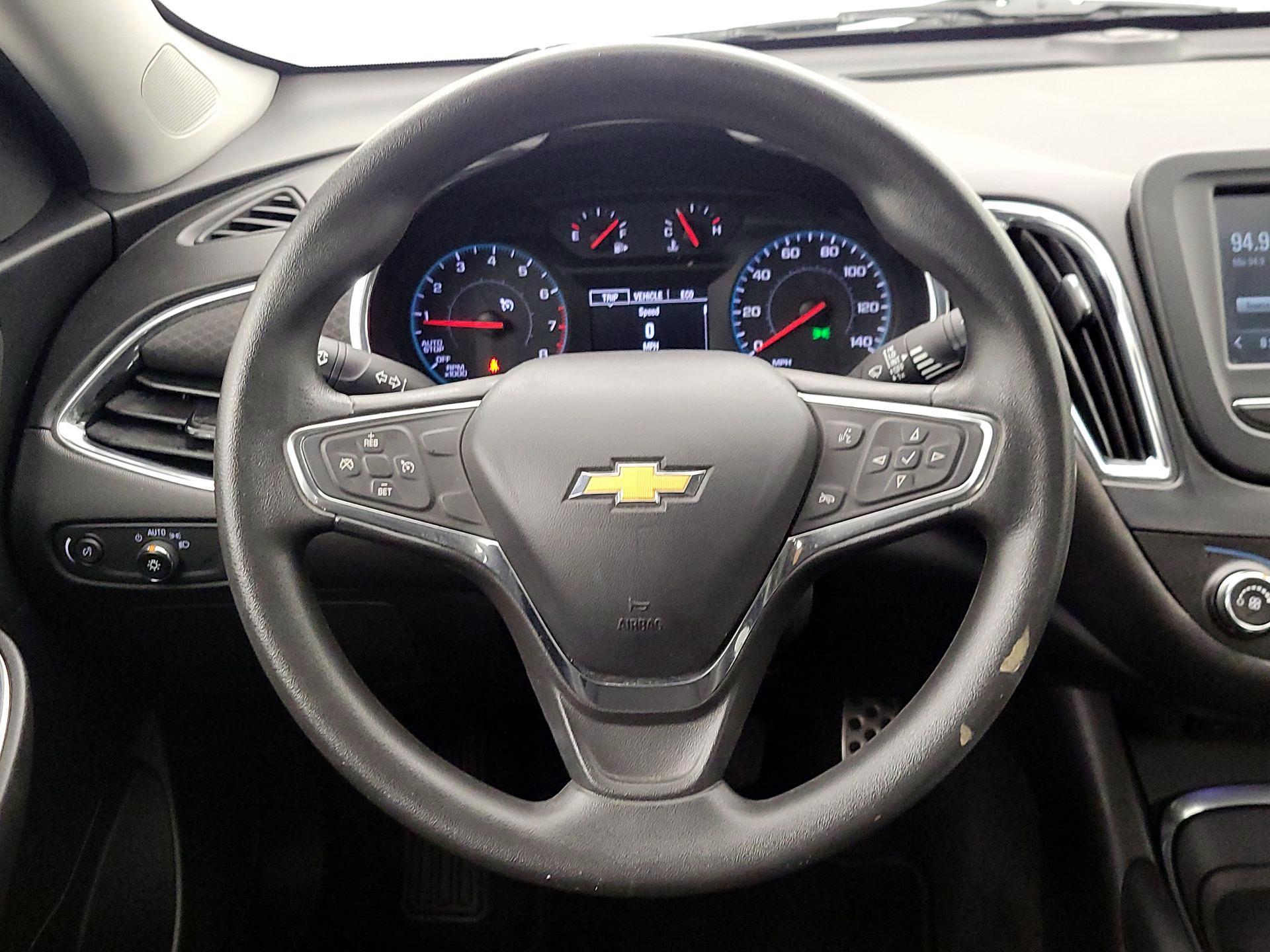 Thumbnail: 2017 Chevrolet Malibu - 10