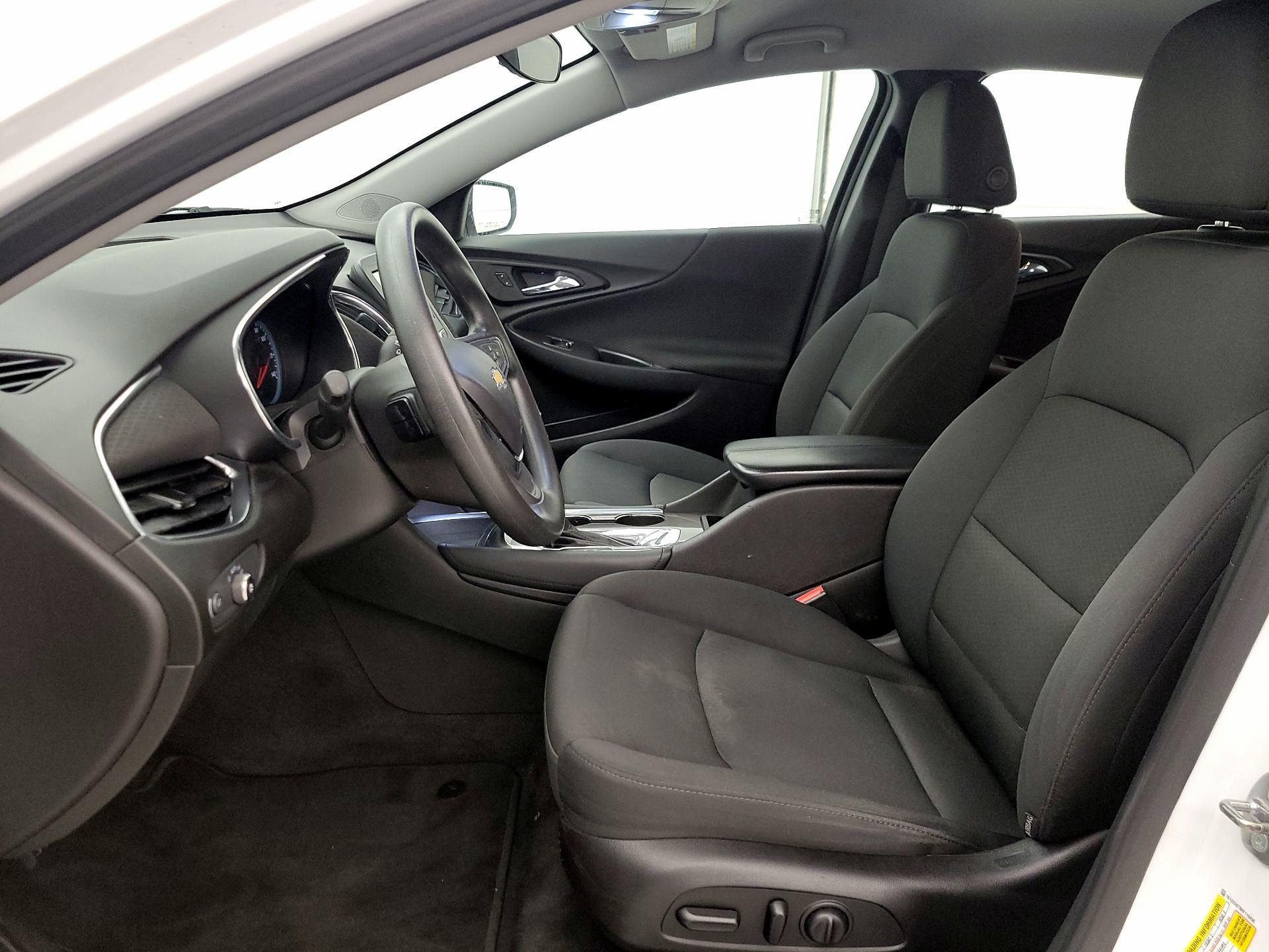 Thumbnail: 2017 Chevrolet Malibu - 11