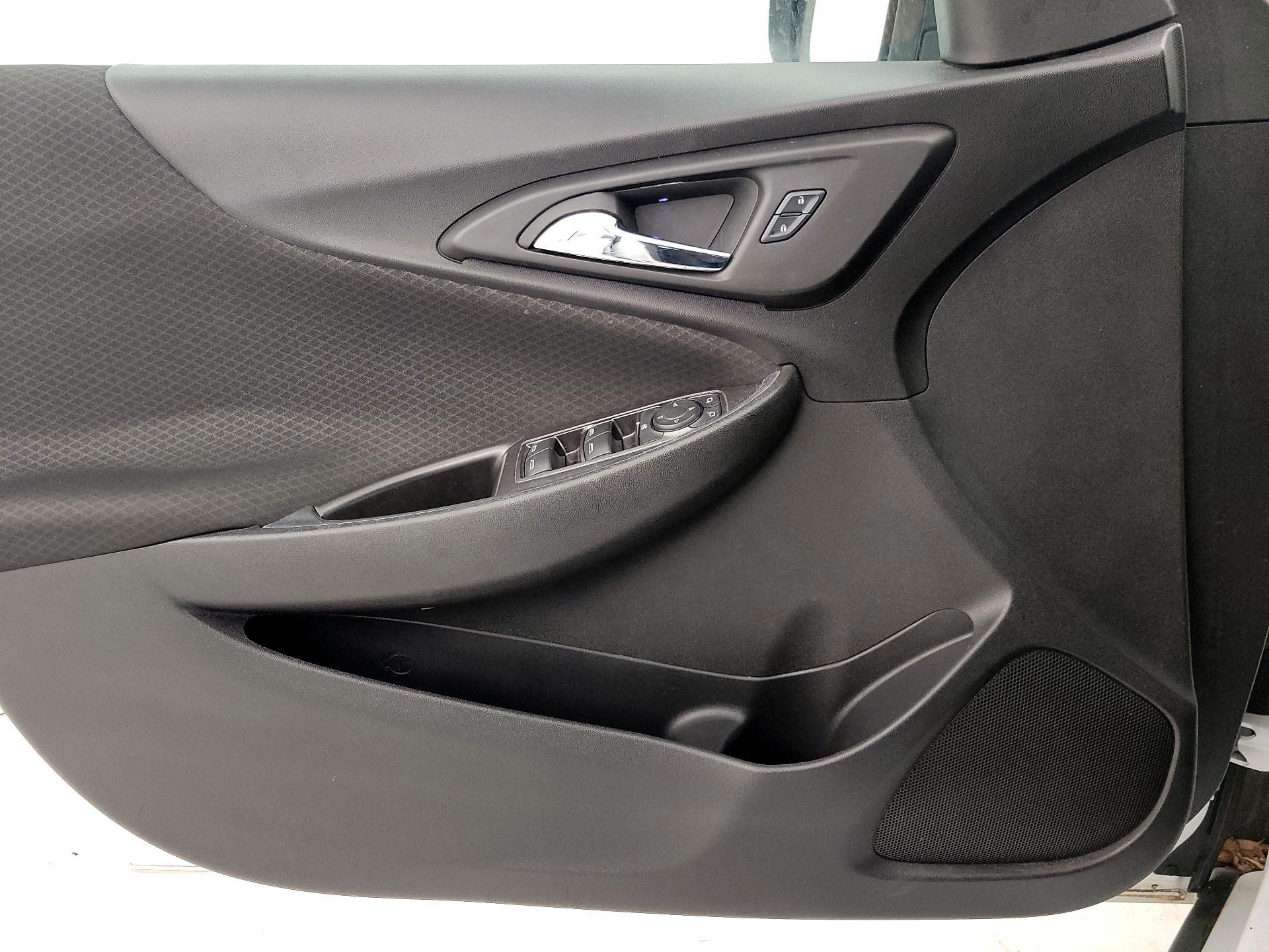 Thumbnail: 2017 Chevrolet Malibu - 12