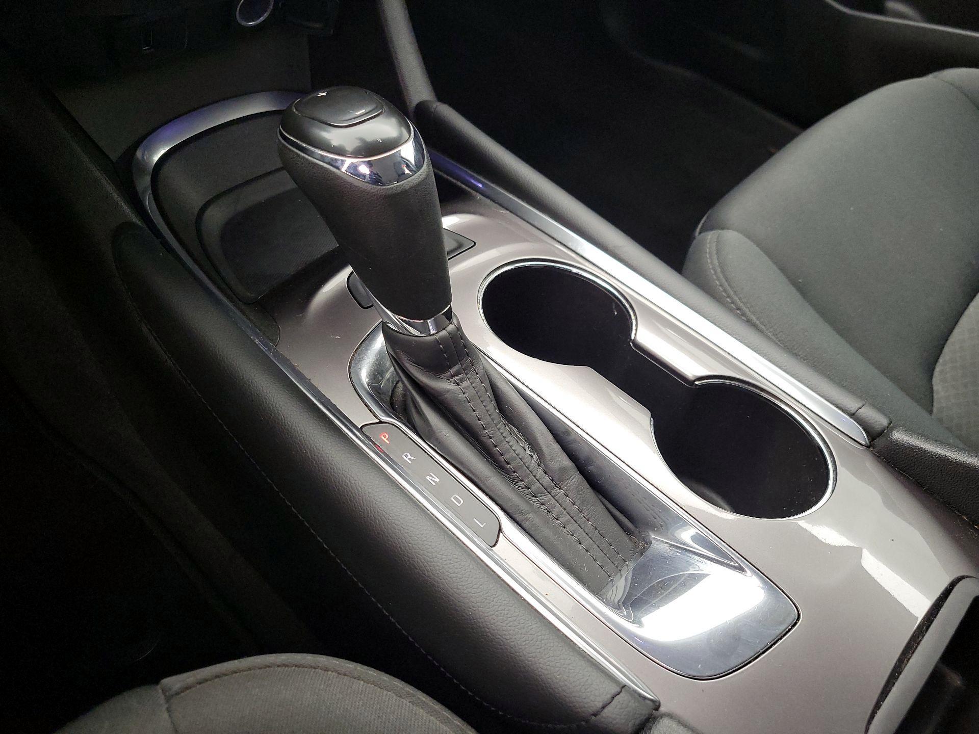 Thumbnail: 2017 Chevrolet Malibu - 17