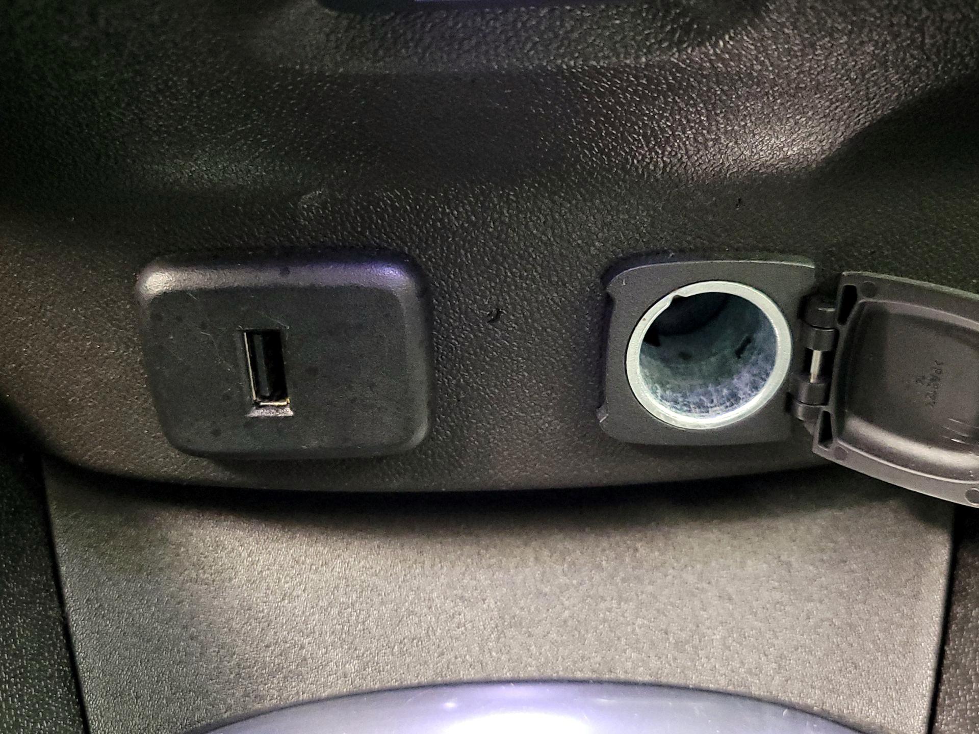 Thumbnail: 2017 Chevrolet Malibu - 18