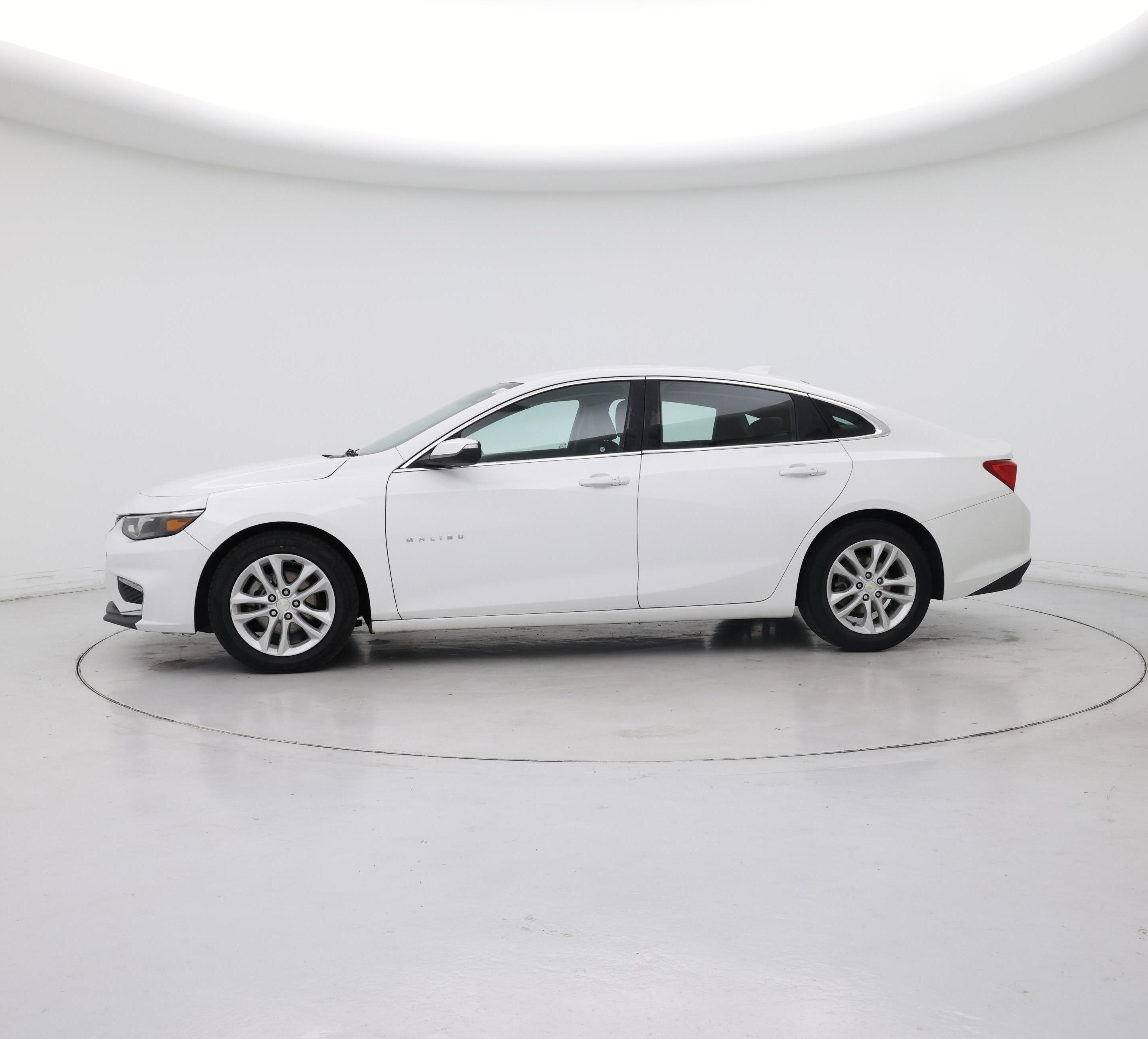 Thumbnail: 2017 Chevrolet Malibu - 3