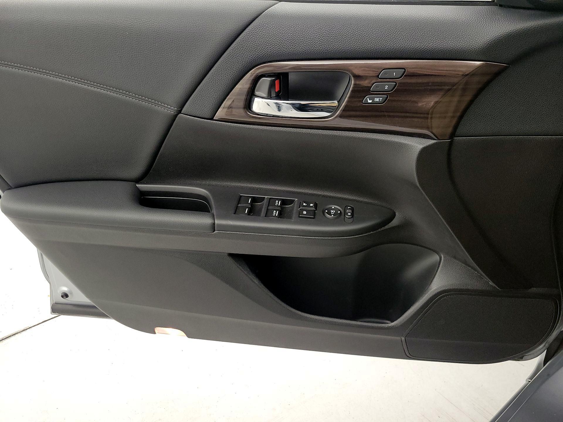 Thumbnail: 2016 Honda Accord - 12