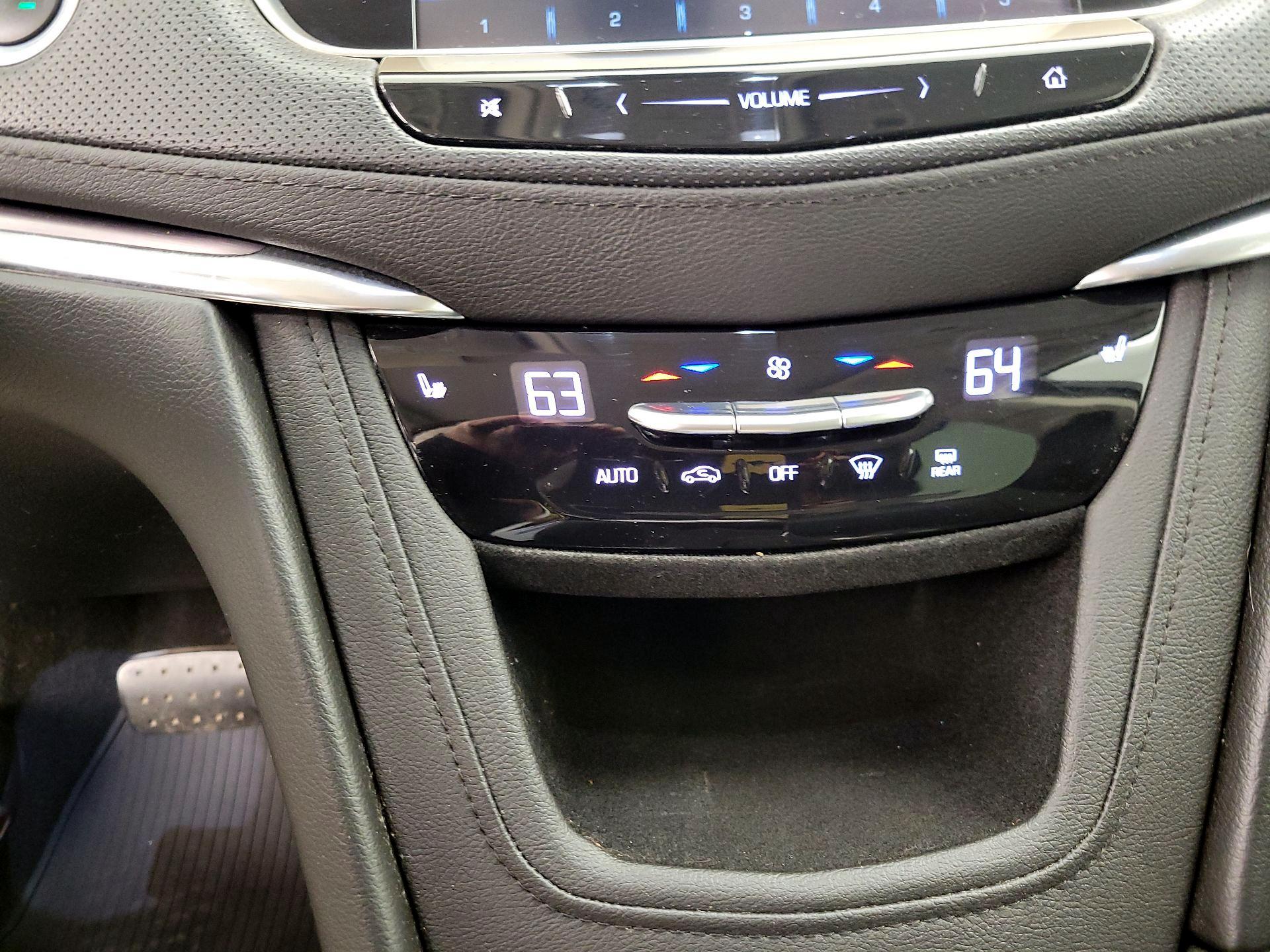 Thumbnail: 2019 Cadillac XT5 - 17