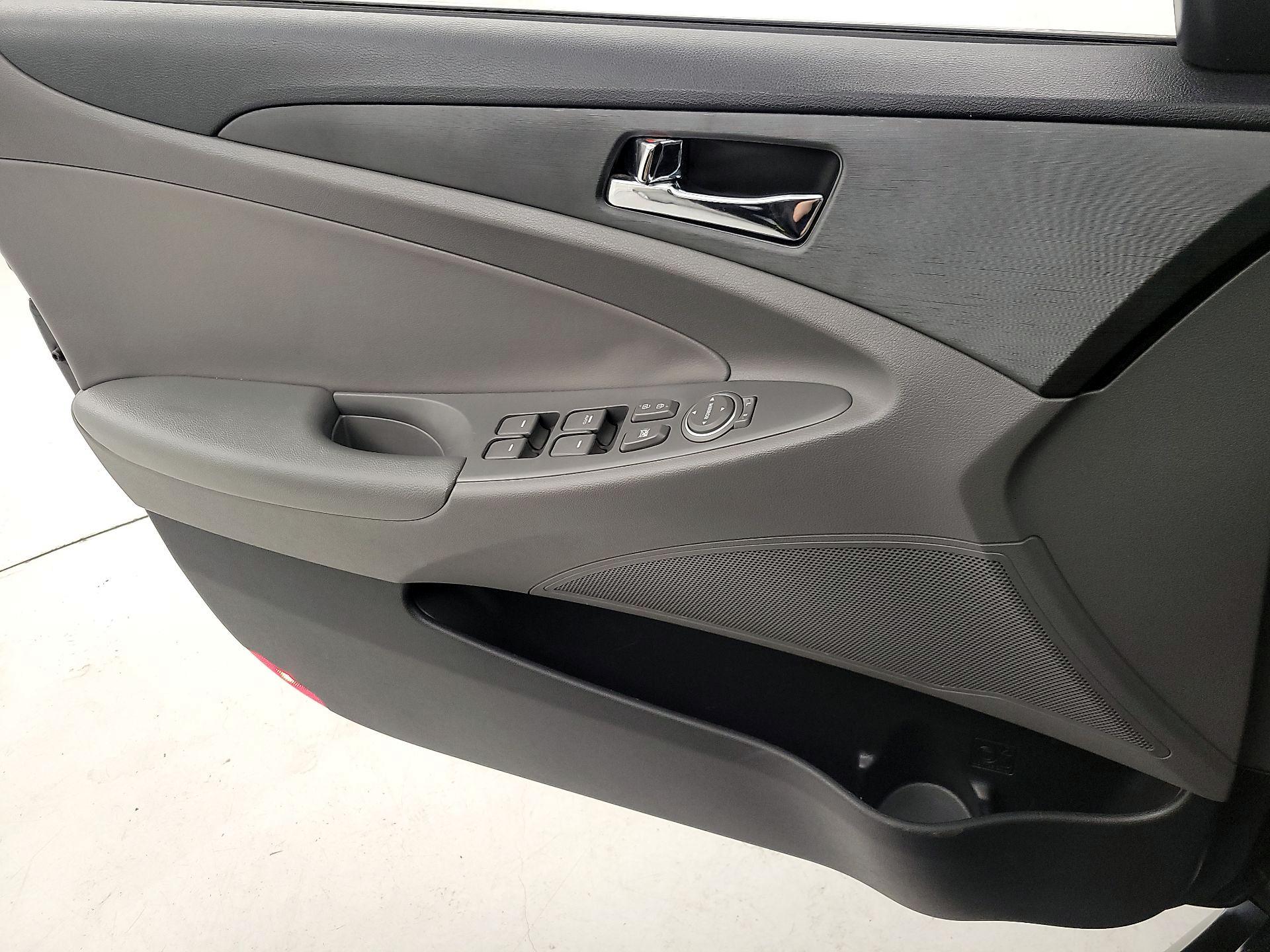 Thumbnail: 2014 Hyundai Sonata - 12