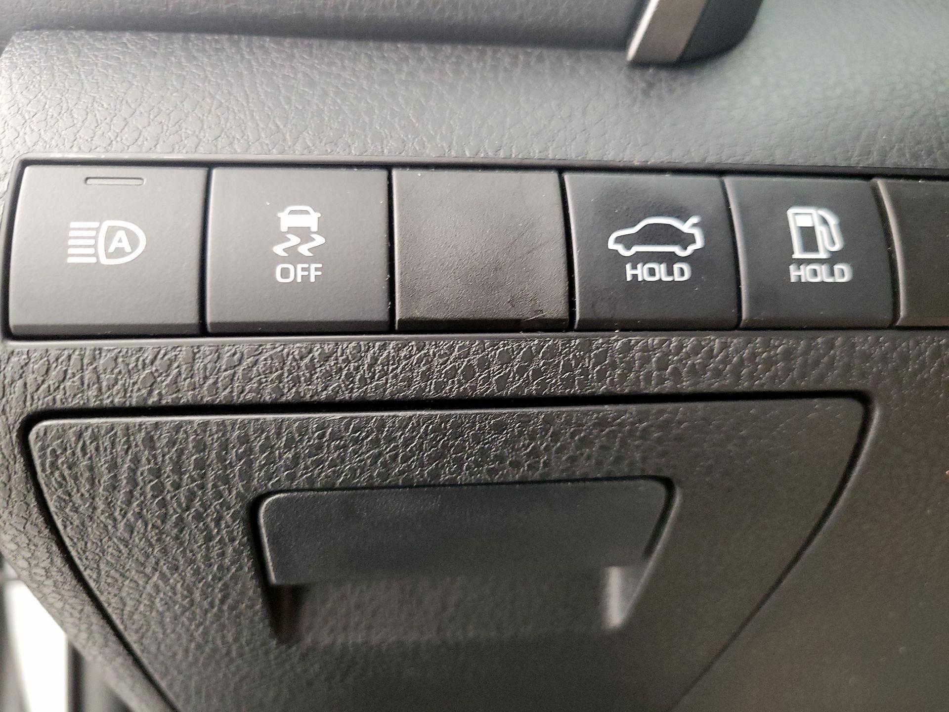 Thumbnail: 2021 Toyota Camry - 13