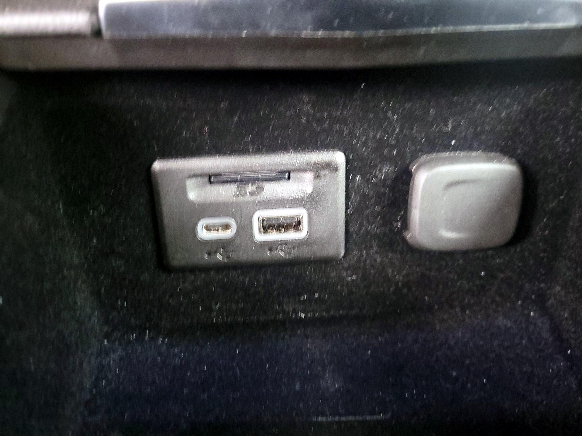 Thumbnail: 2019 Cadillac XT4 - 19