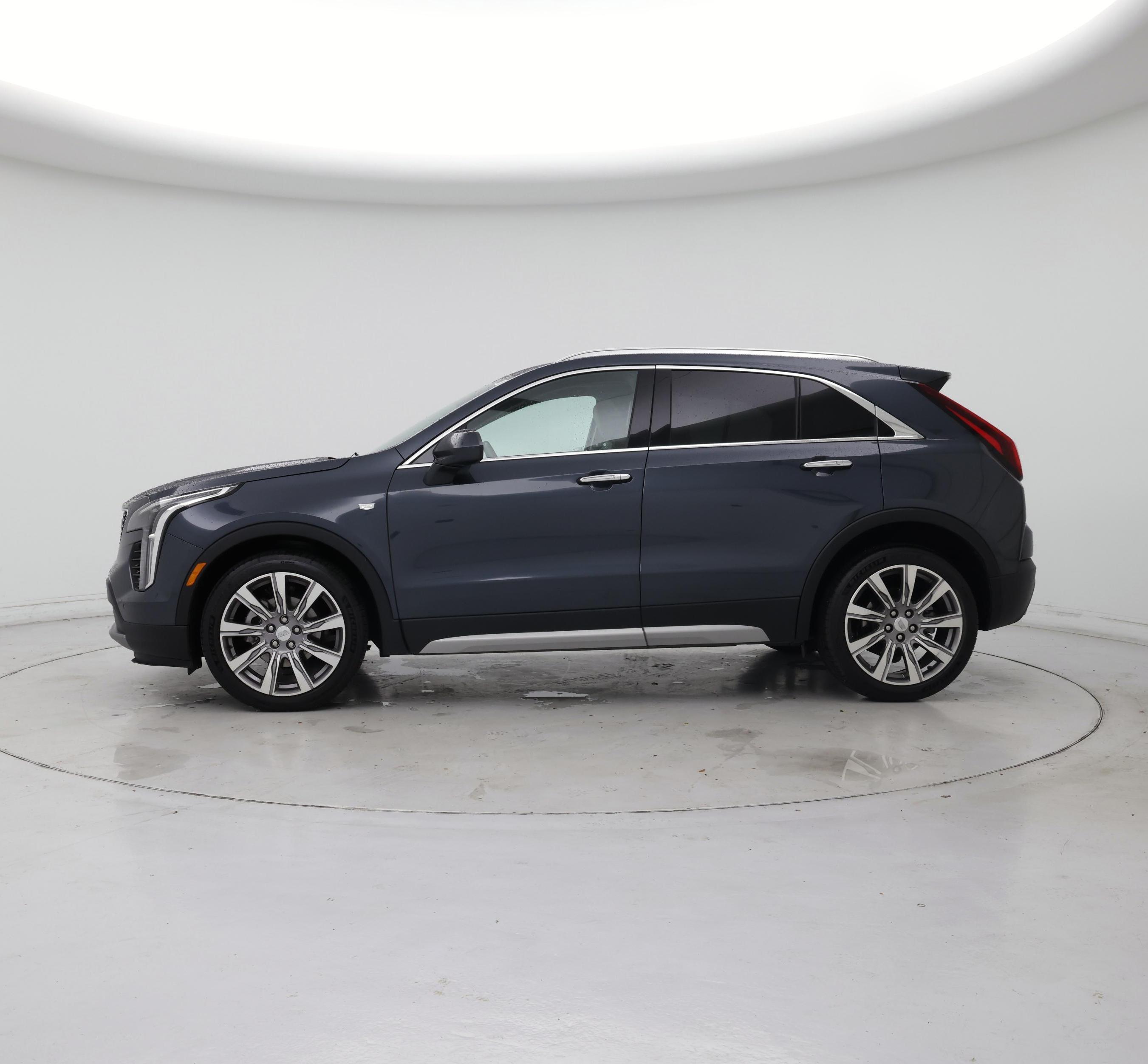 Thumbnail: 2019 Cadillac XT4 - 3