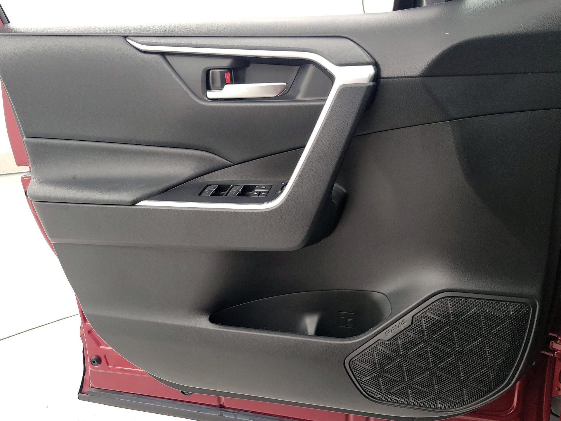 Thumbnail: 2023 Toyota RAV4 - 12