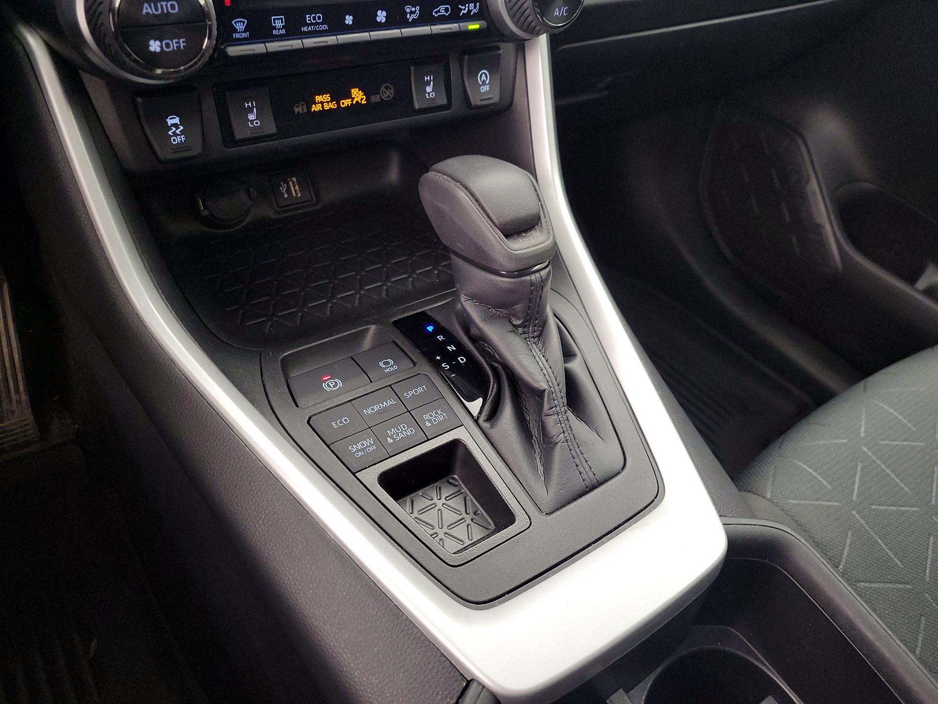 Thumbnail: 2023 Toyota RAV4 - 17