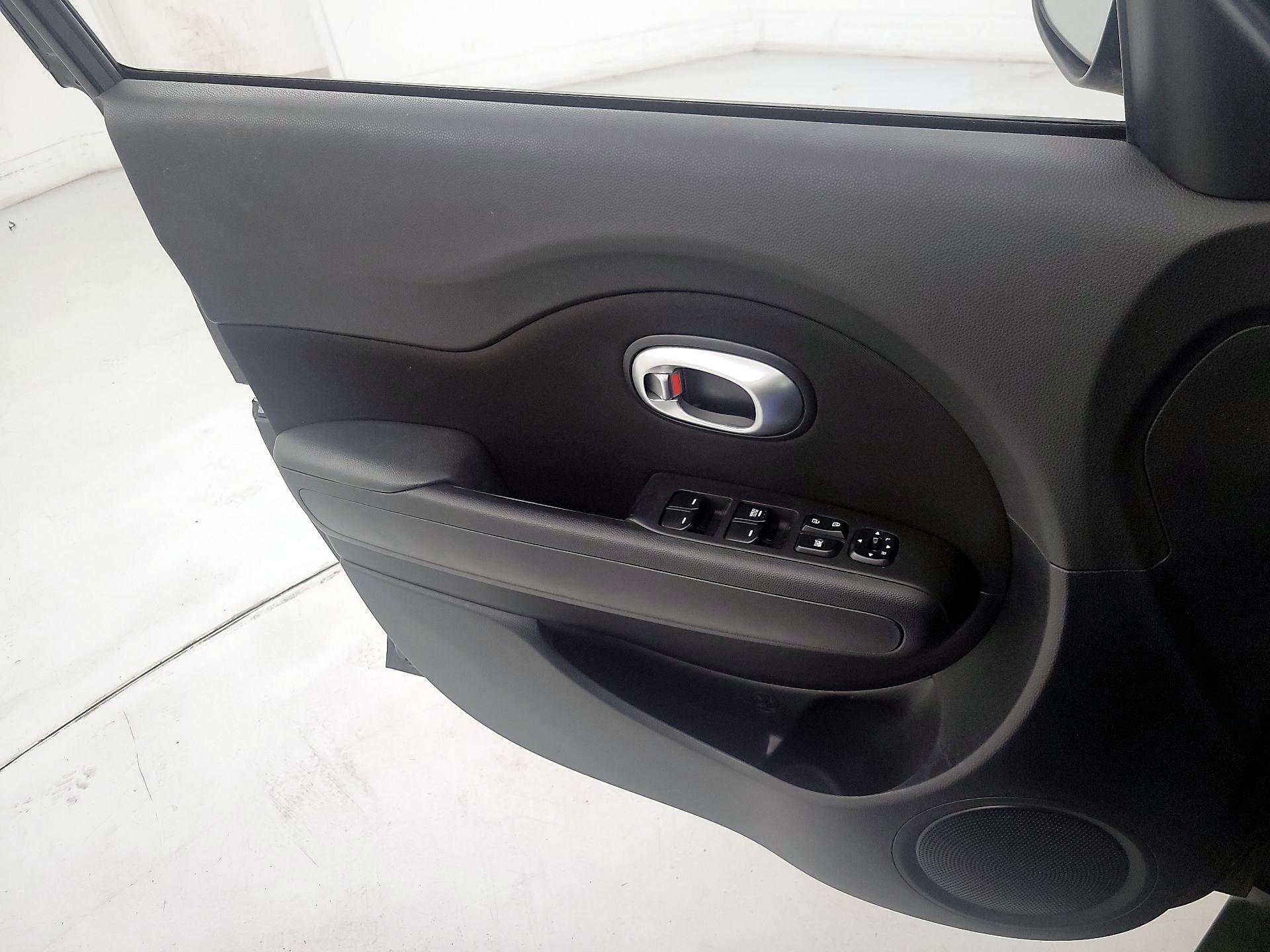 Thumbnail: 2016 Kia Soul - 12