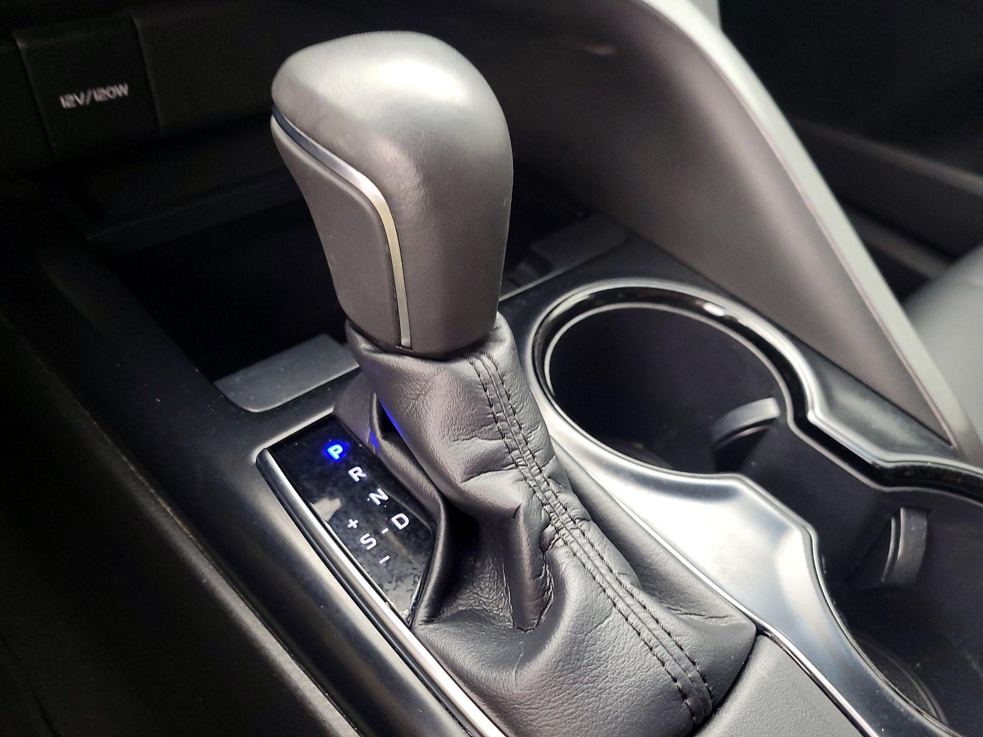 Thumbnail: 2018 Toyota Camry - 17