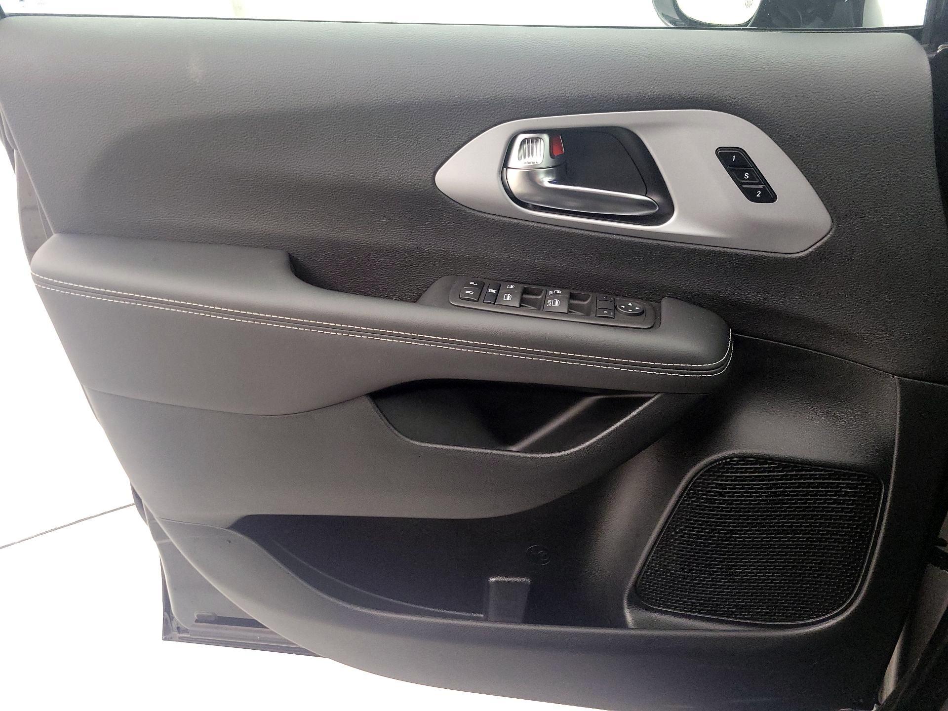 Thumbnail: 2024 Chrysler Pacifica - 12