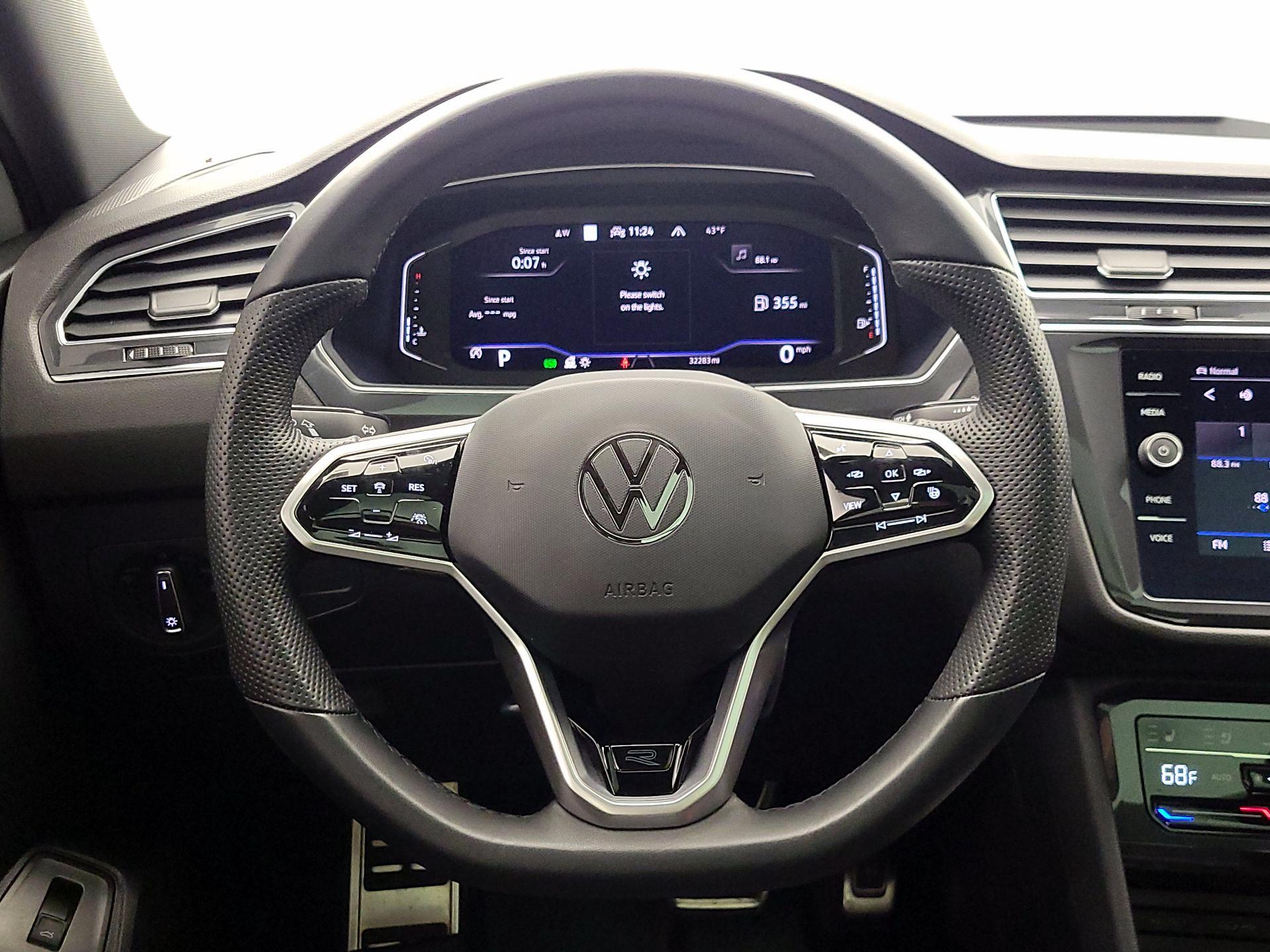 Thumbnail: 2022 Volkswagen Tiguan - 10