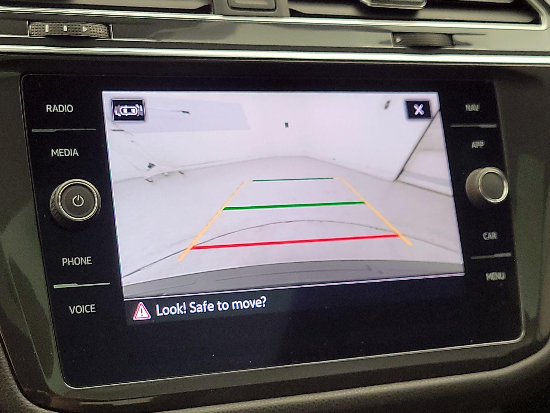 Thumbnail: 2022 Volkswagen Tiguan - 15