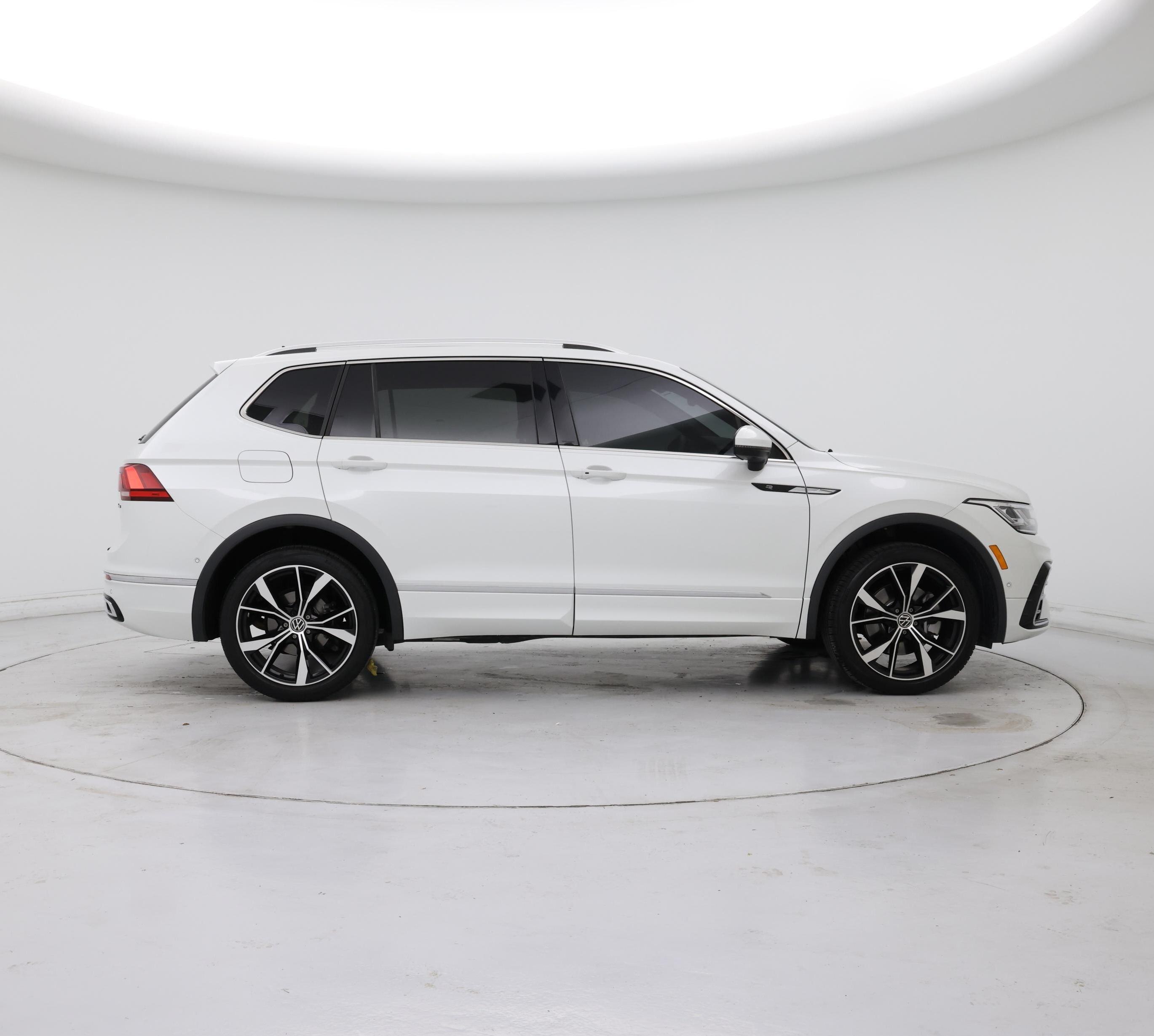 Thumbnail: 2022 Volkswagen Tiguan - 7