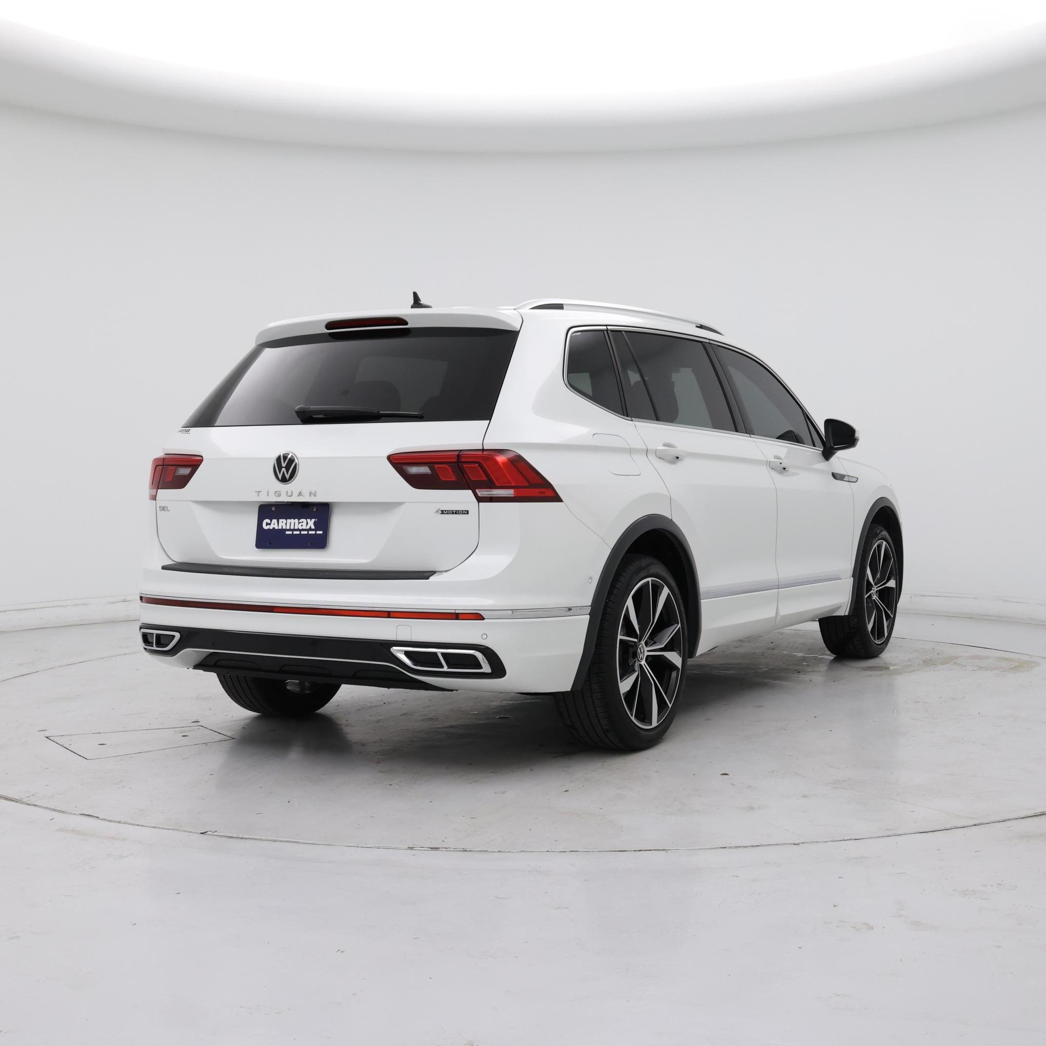 Thumbnail: 2022 Volkswagen Tiguan - 8