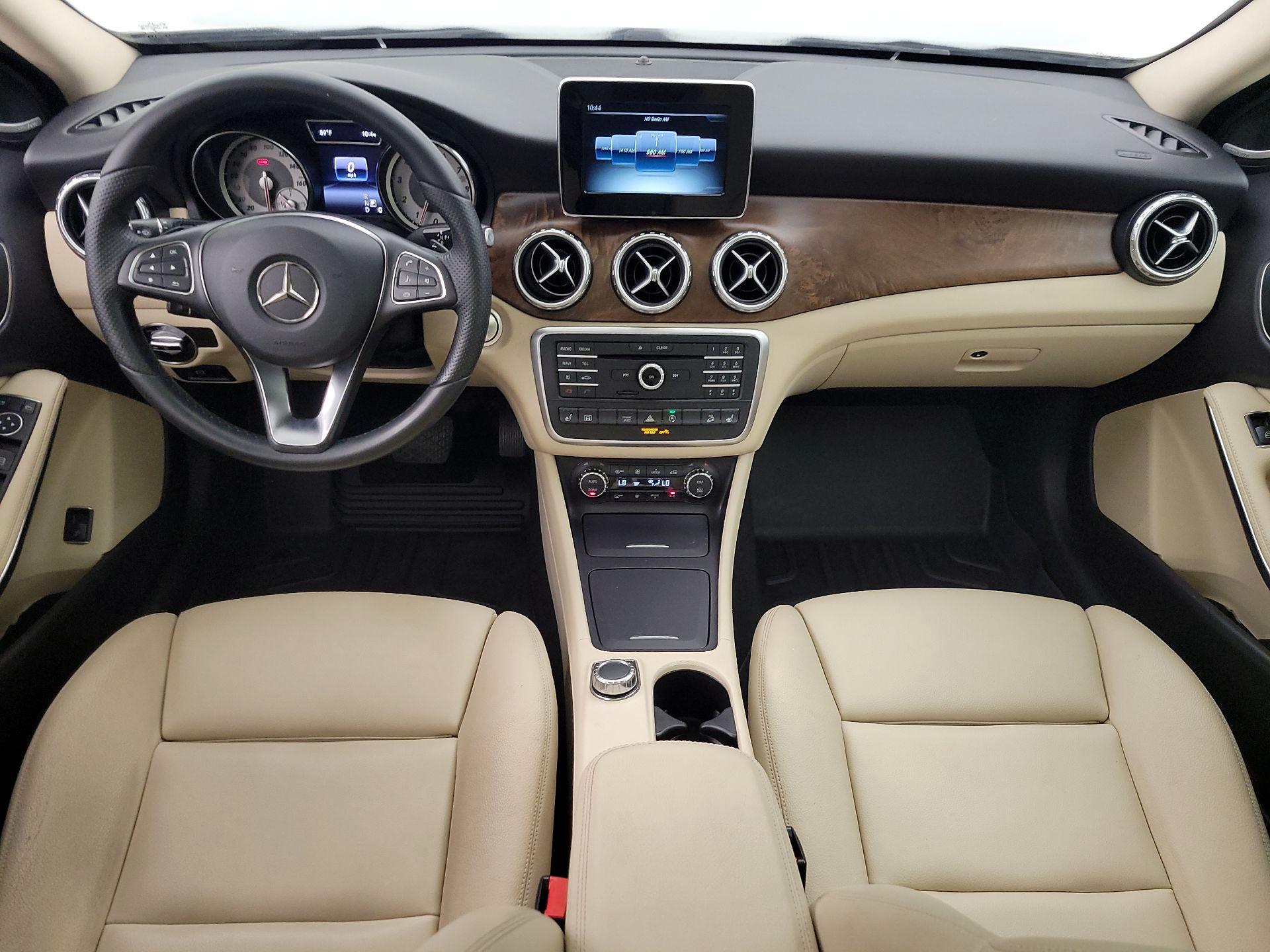 Thumbnail: 2016 Mercedes-Benz GLA - 9