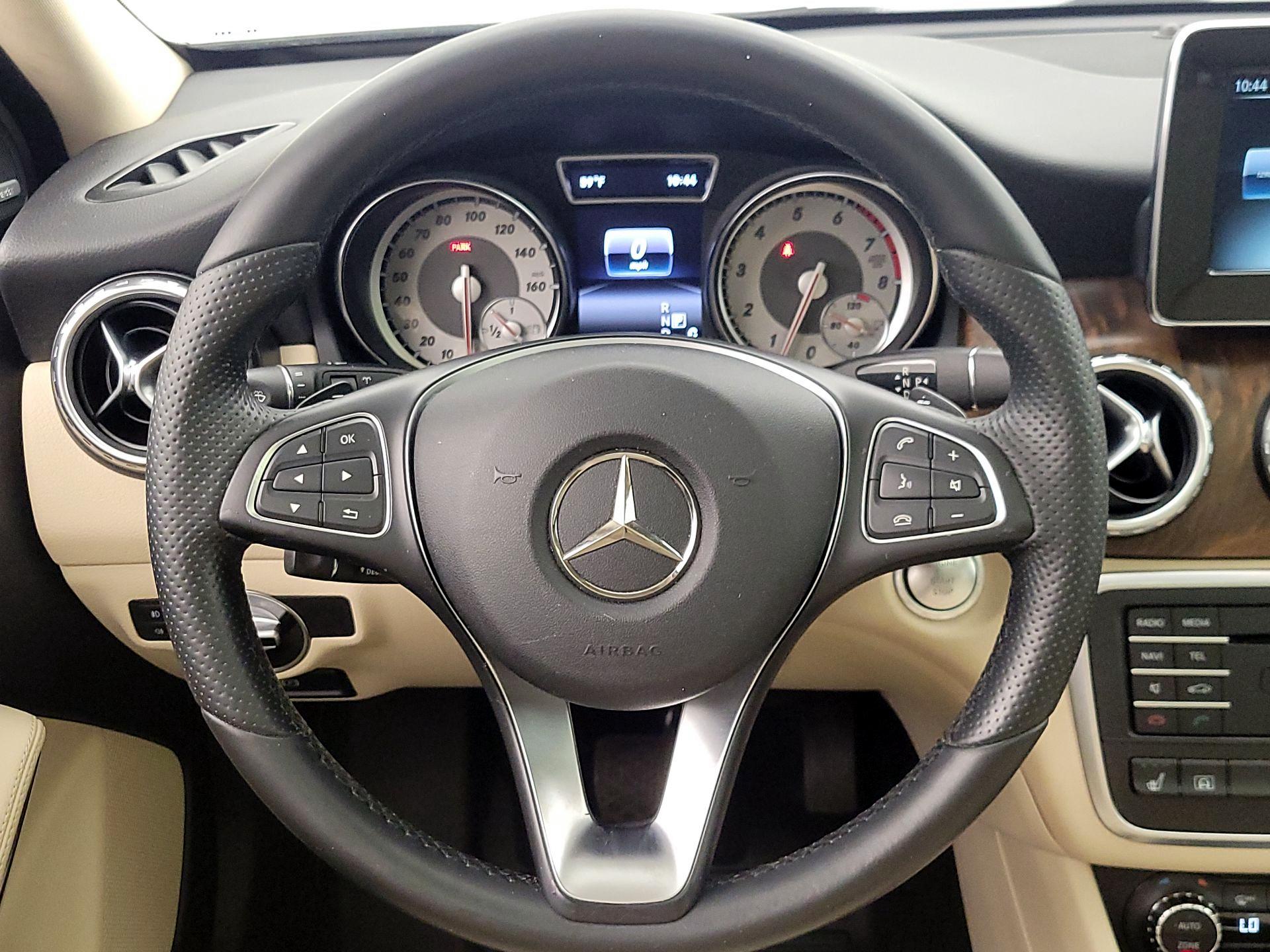 Thumbnail: 2016 Mercedes-Benz GLA - 10