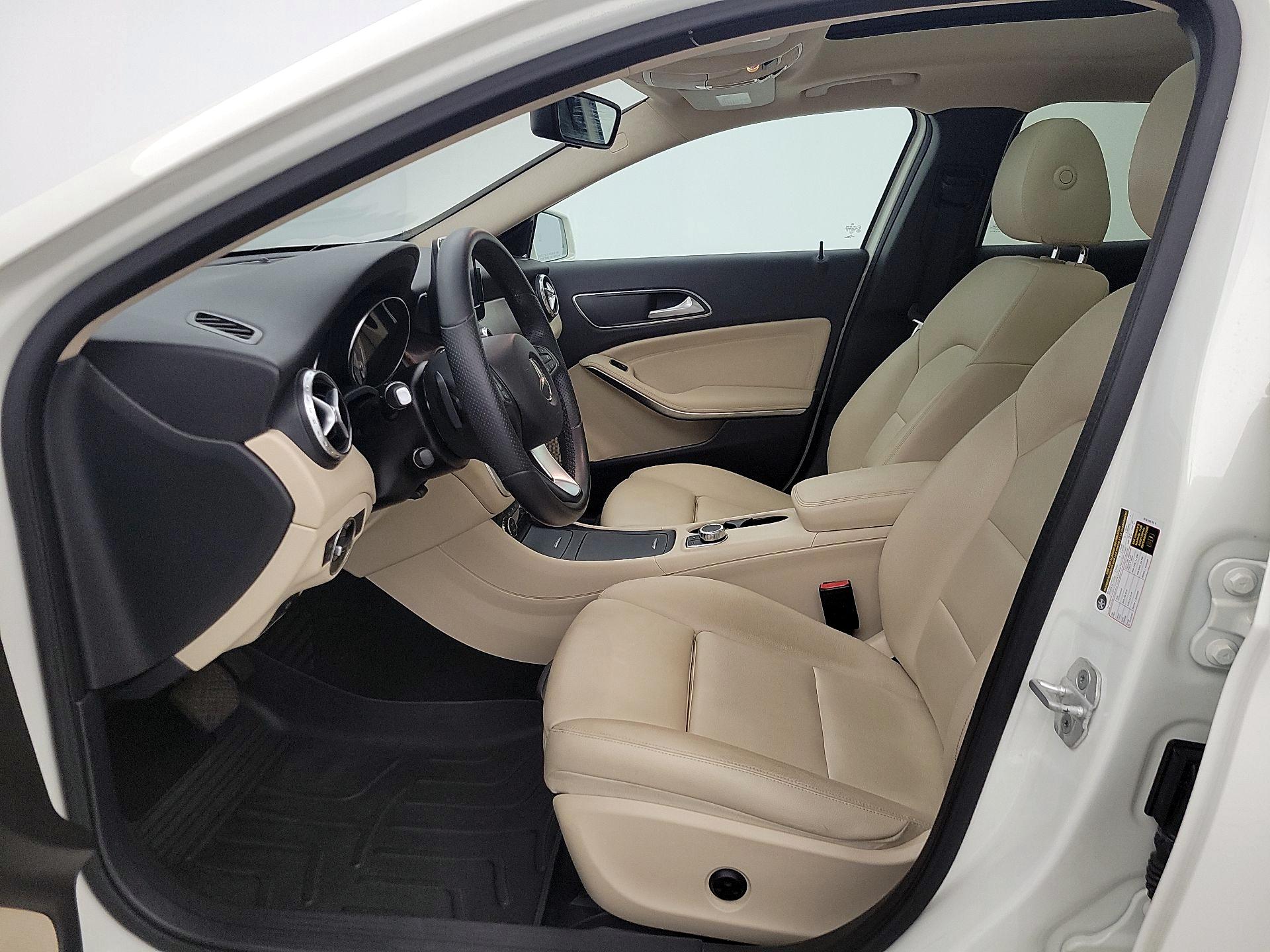 Thumbnail: 2016 Mercedes-Benz GLA - 11