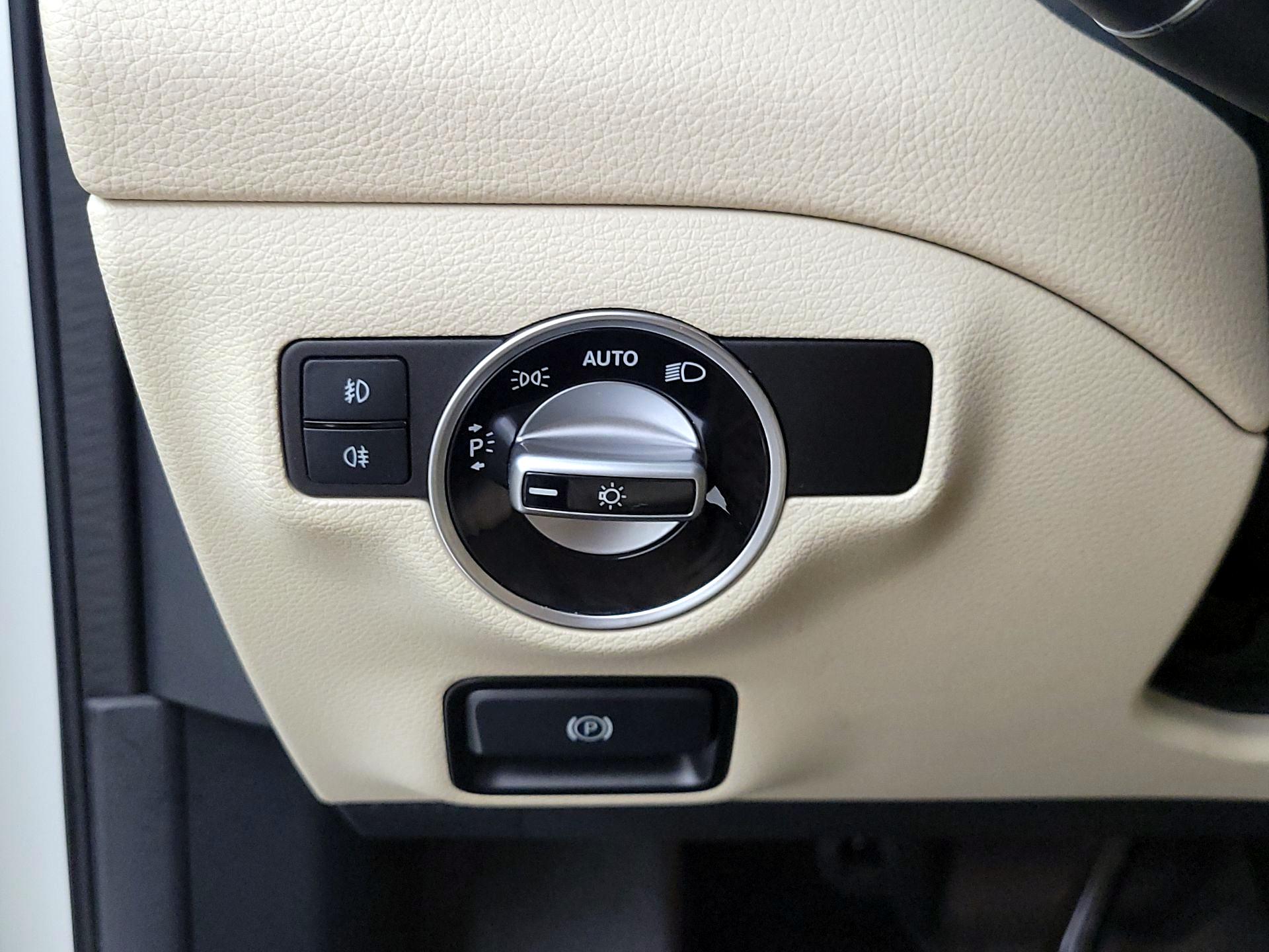 Thumbnail: 2016 Mercedes-Benz GLA - 13