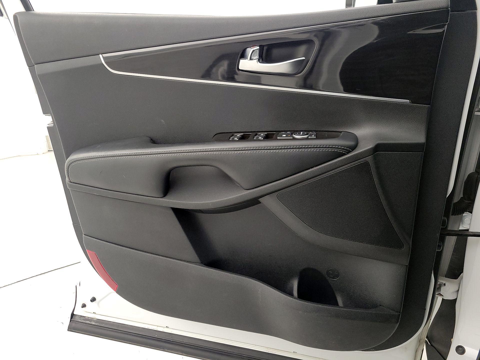 Thumbnail: 2020 Kia Sorento - 12