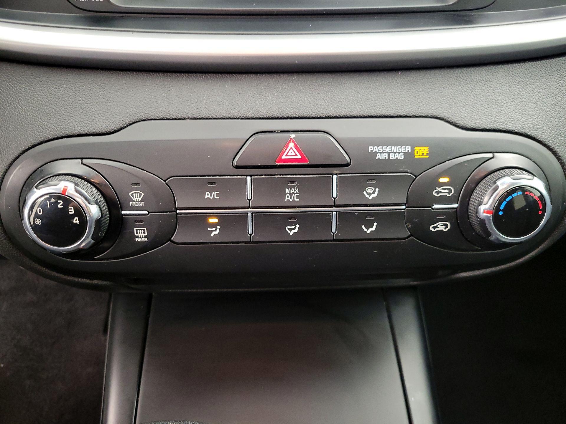 Thumbnail: 2020 Kia Sorento - 16