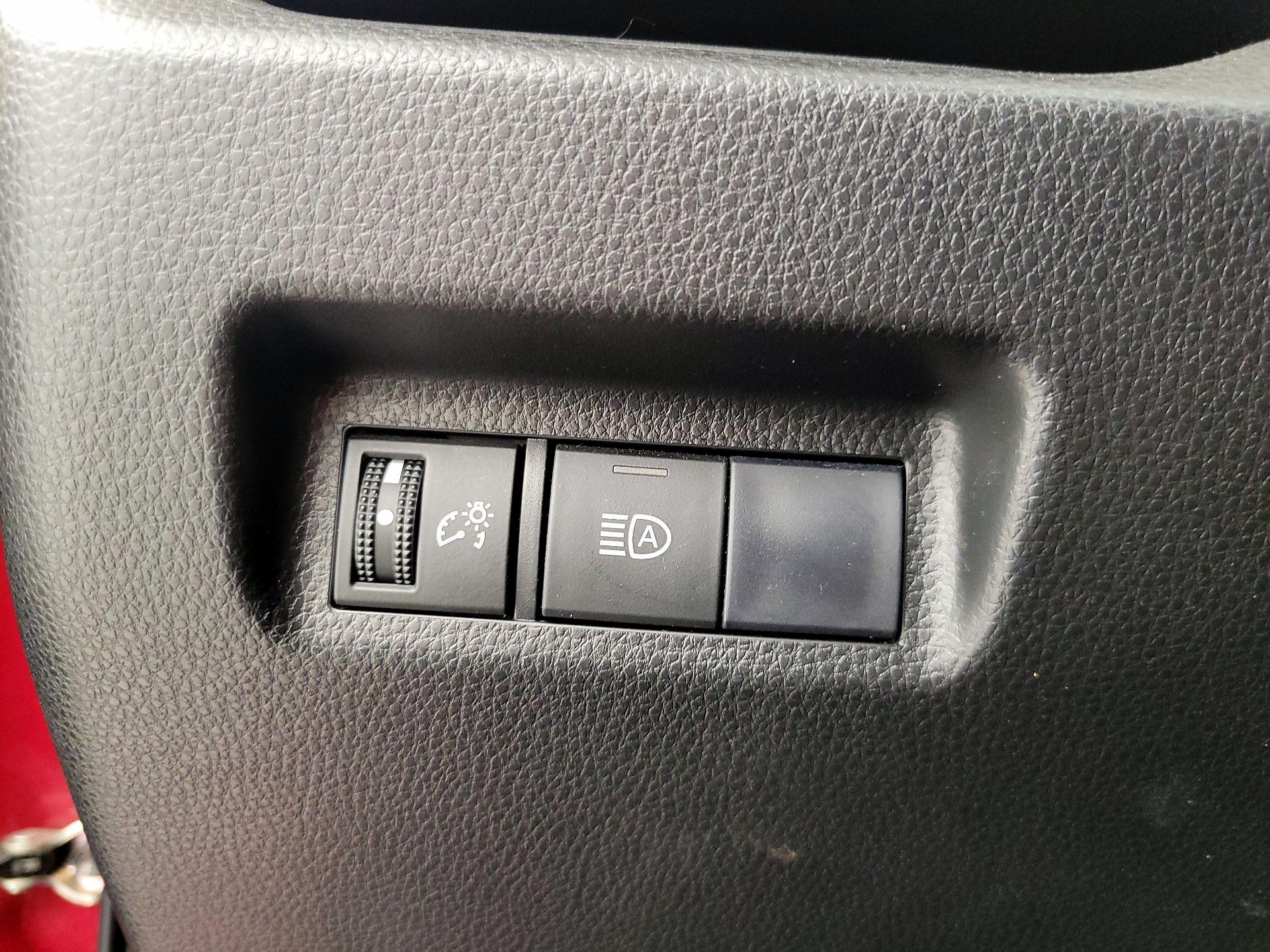 Thumbnail: 2019 Toyota RAV4 - 13