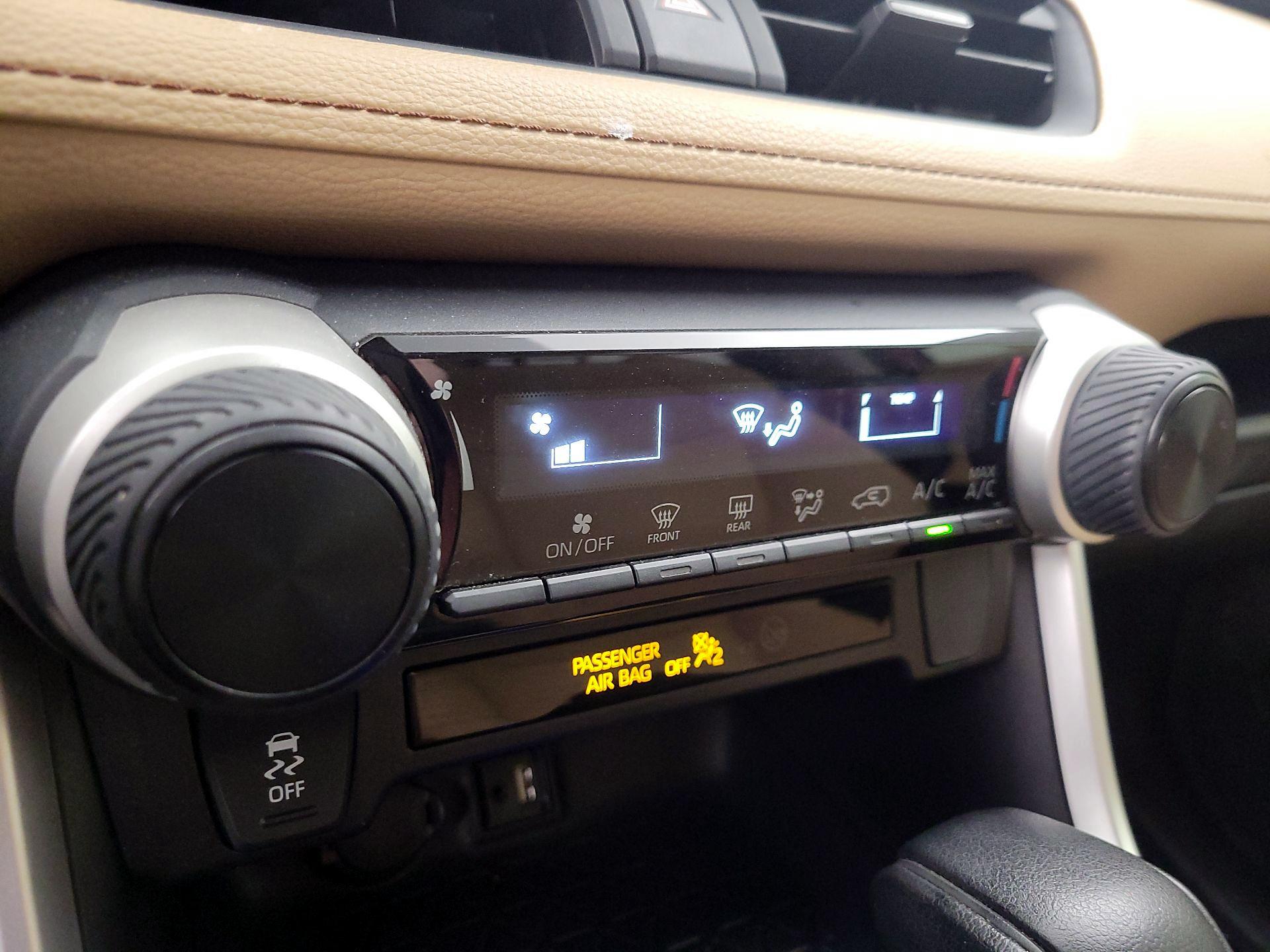 Thumbnail: 2019 Toyota RAV4 - 16