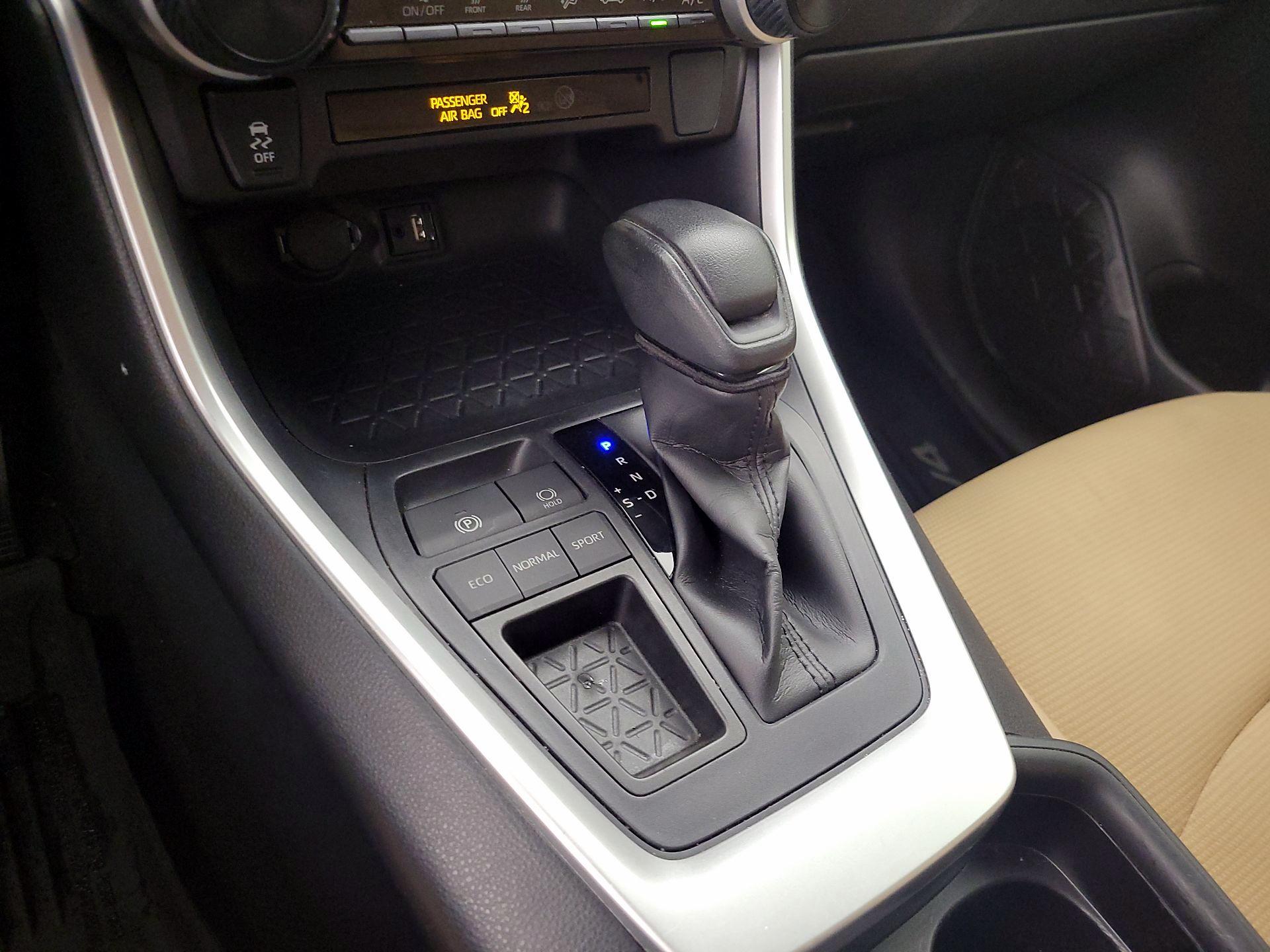 Thumbnail: 2019 Toyota RAV4 - 17