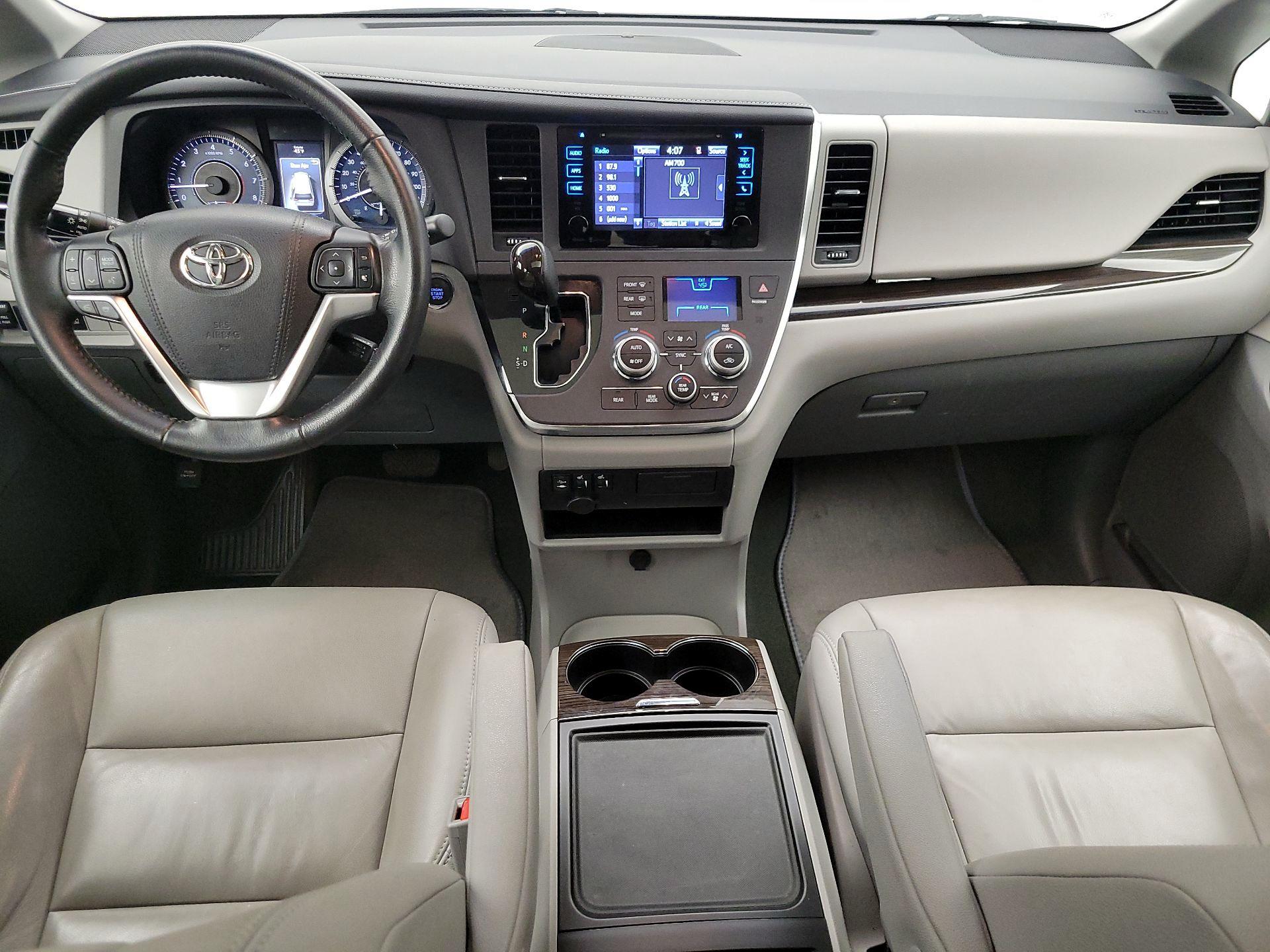 Thumbnail: 2015 Toyota Sienna - 9