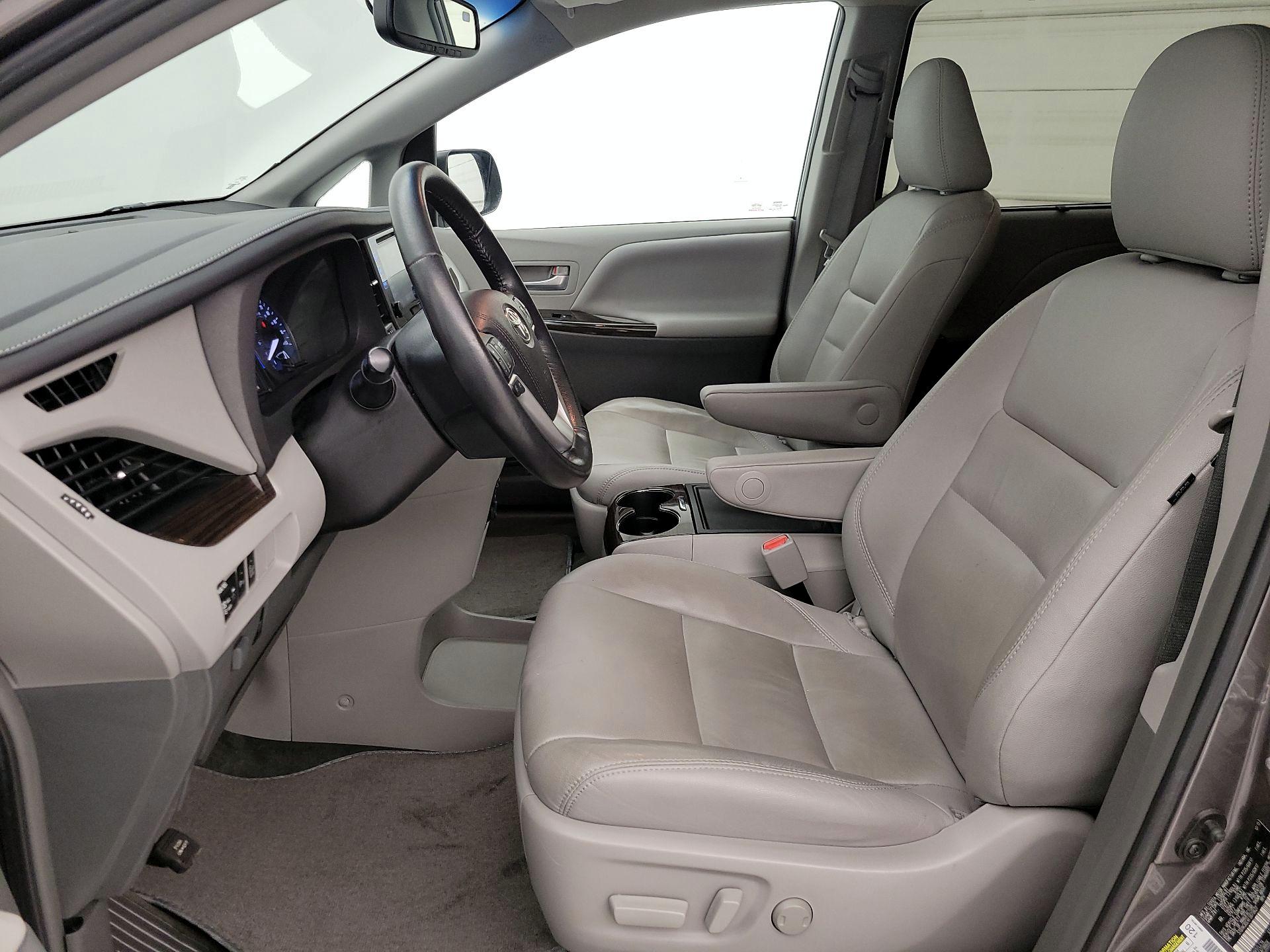 Thumbnail: 2015 Toyota Sienna - 11