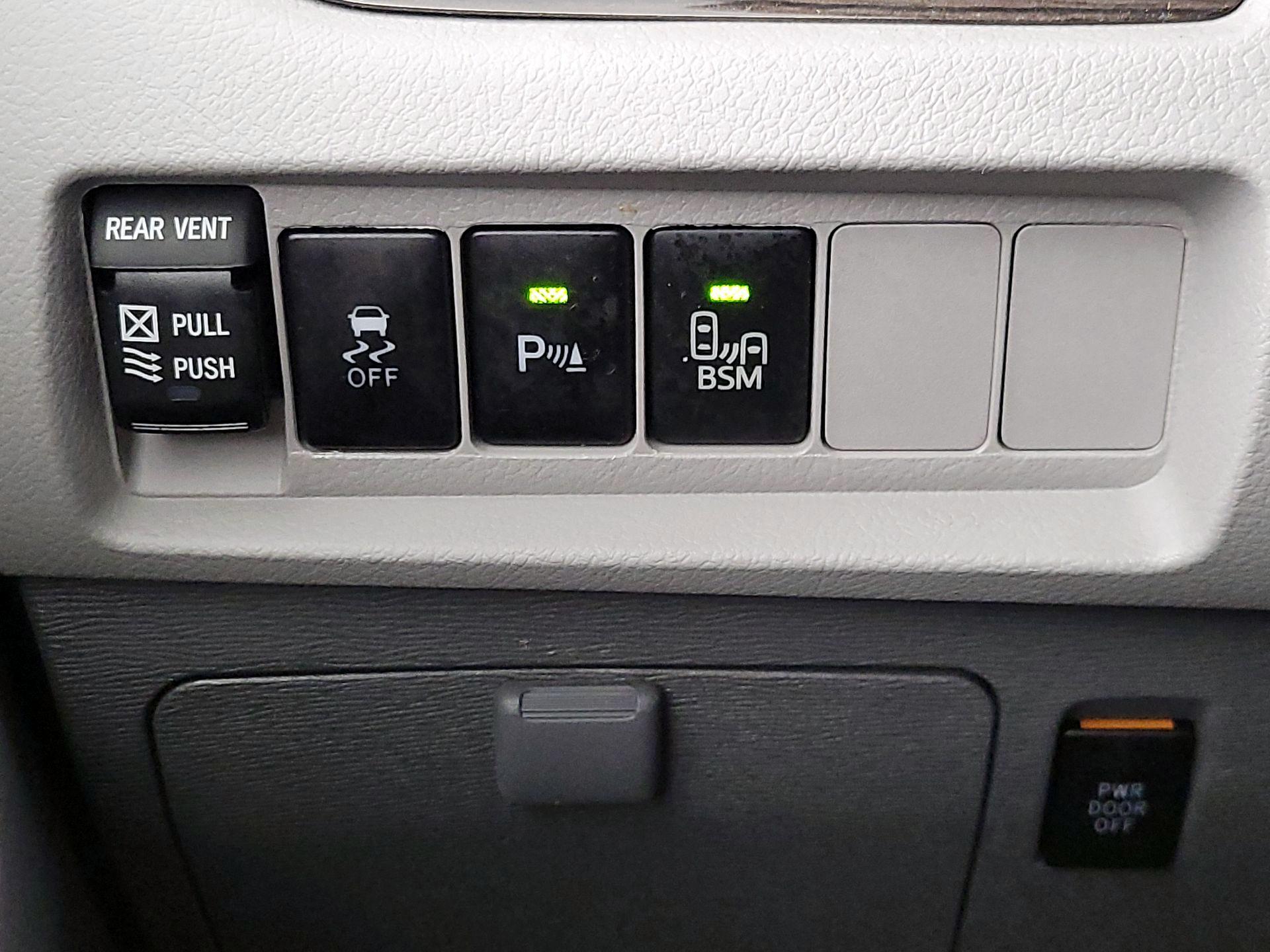 Thumbnail: 2015 Toyota Sienna - 13