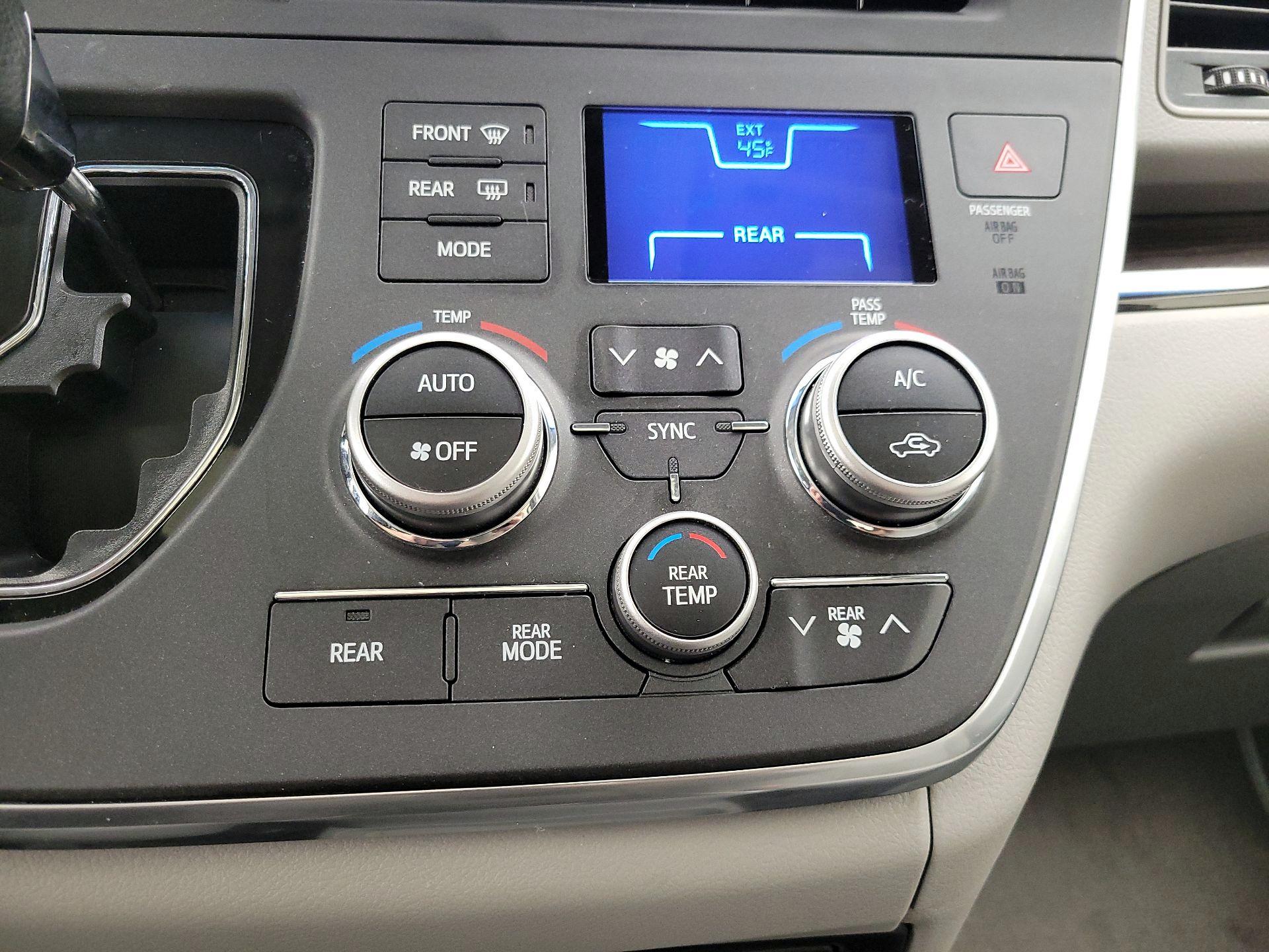 Thumbnail: 2015 Toyota Sienna - 17