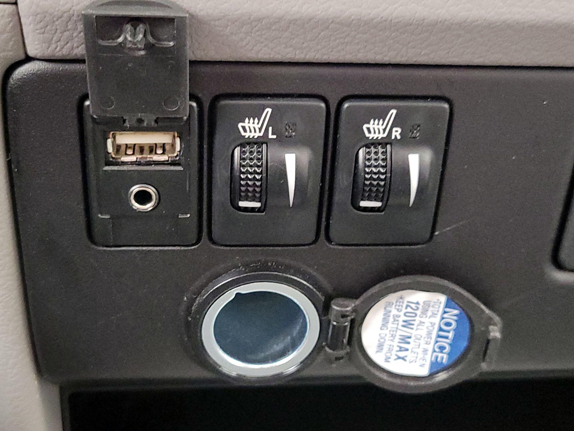 Thumbnail: 2015 Toyota Sienna - 19