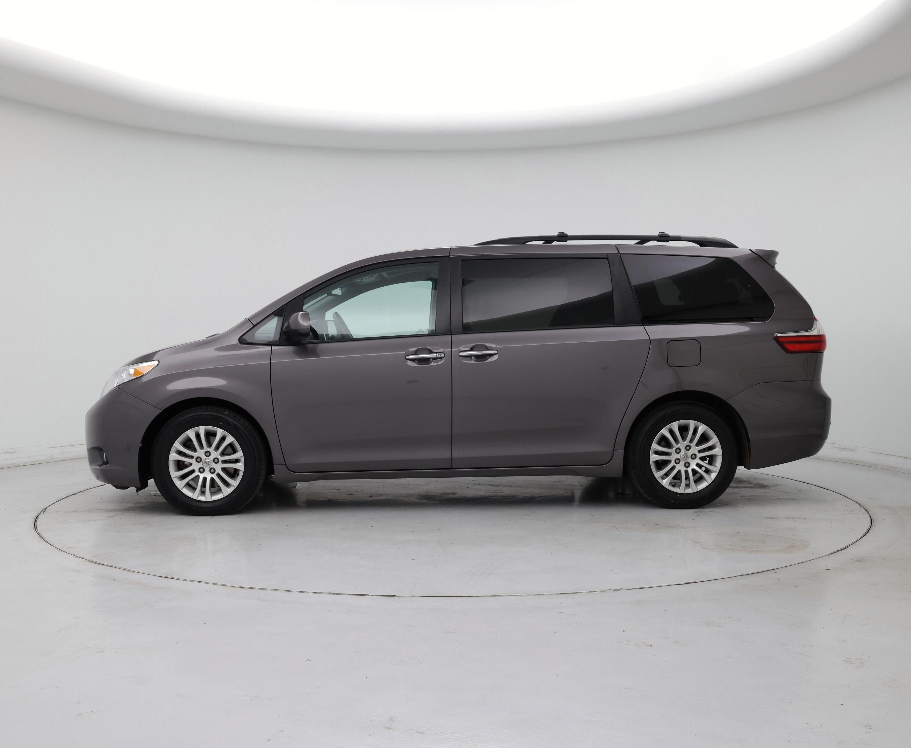 Thumbnail: 2015 Toyota Sienna - 3