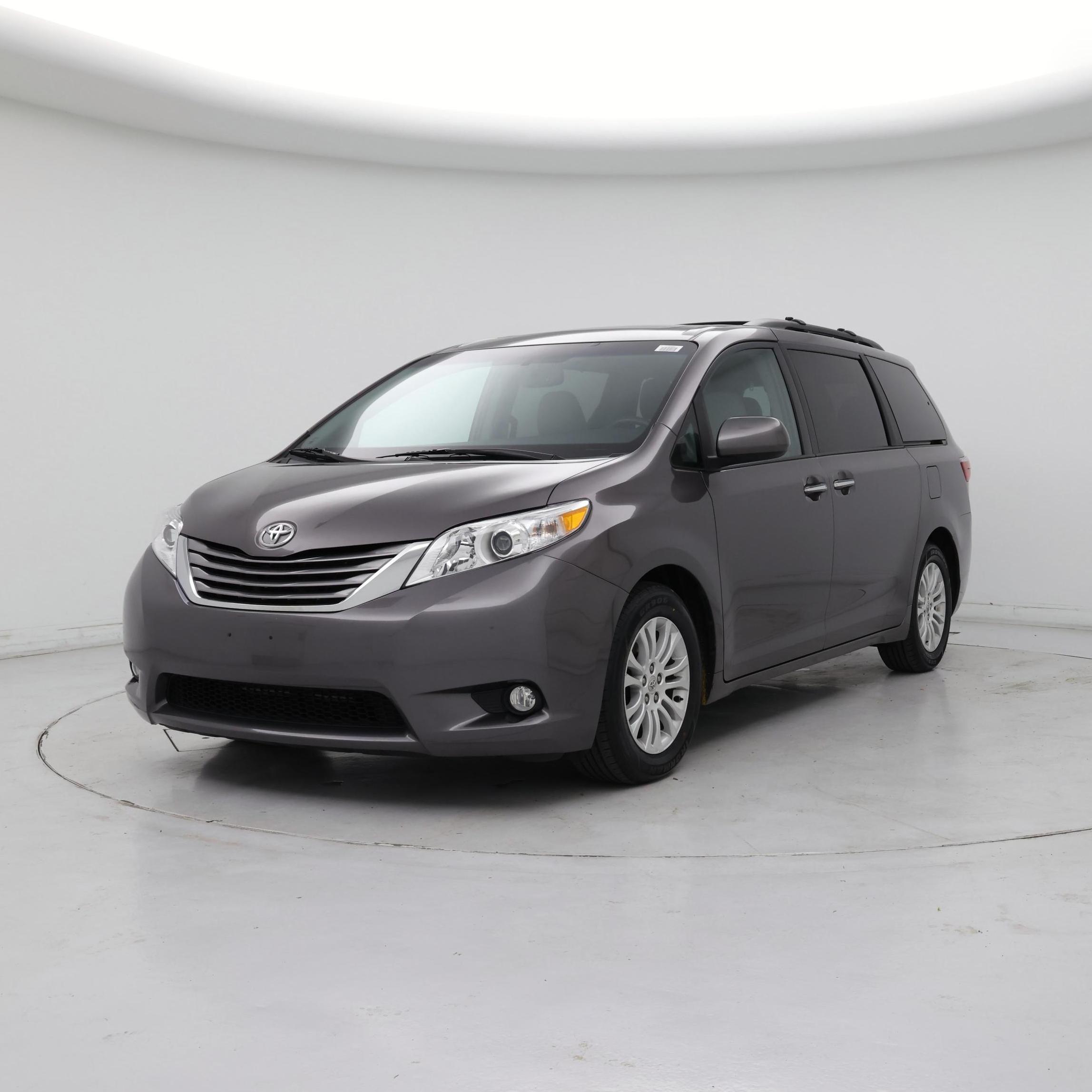 Thumbnail: 2015 Toyota Sienna - 4