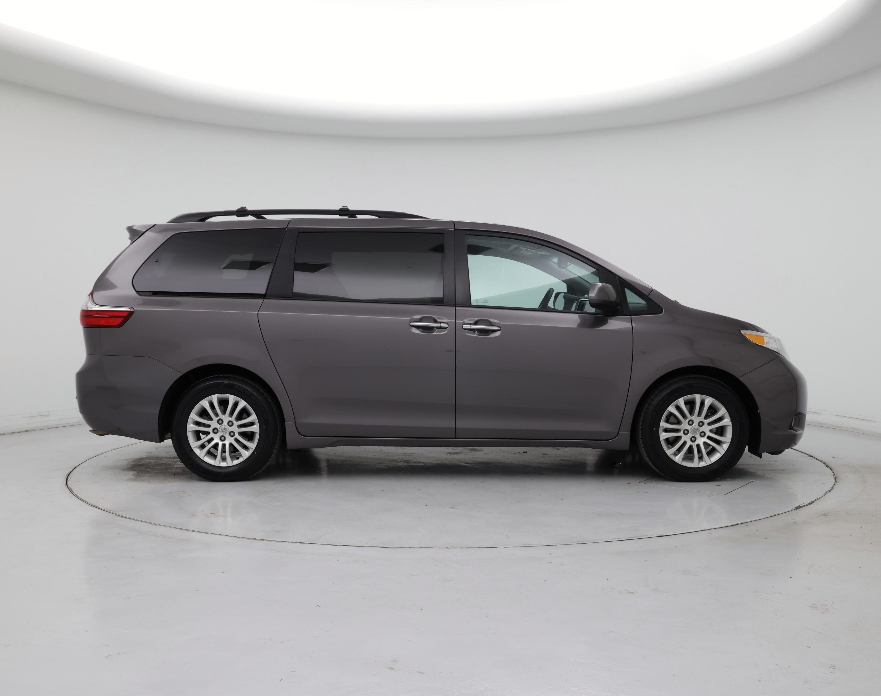 Thumbnail: 2015 Toyota Sienna - 7