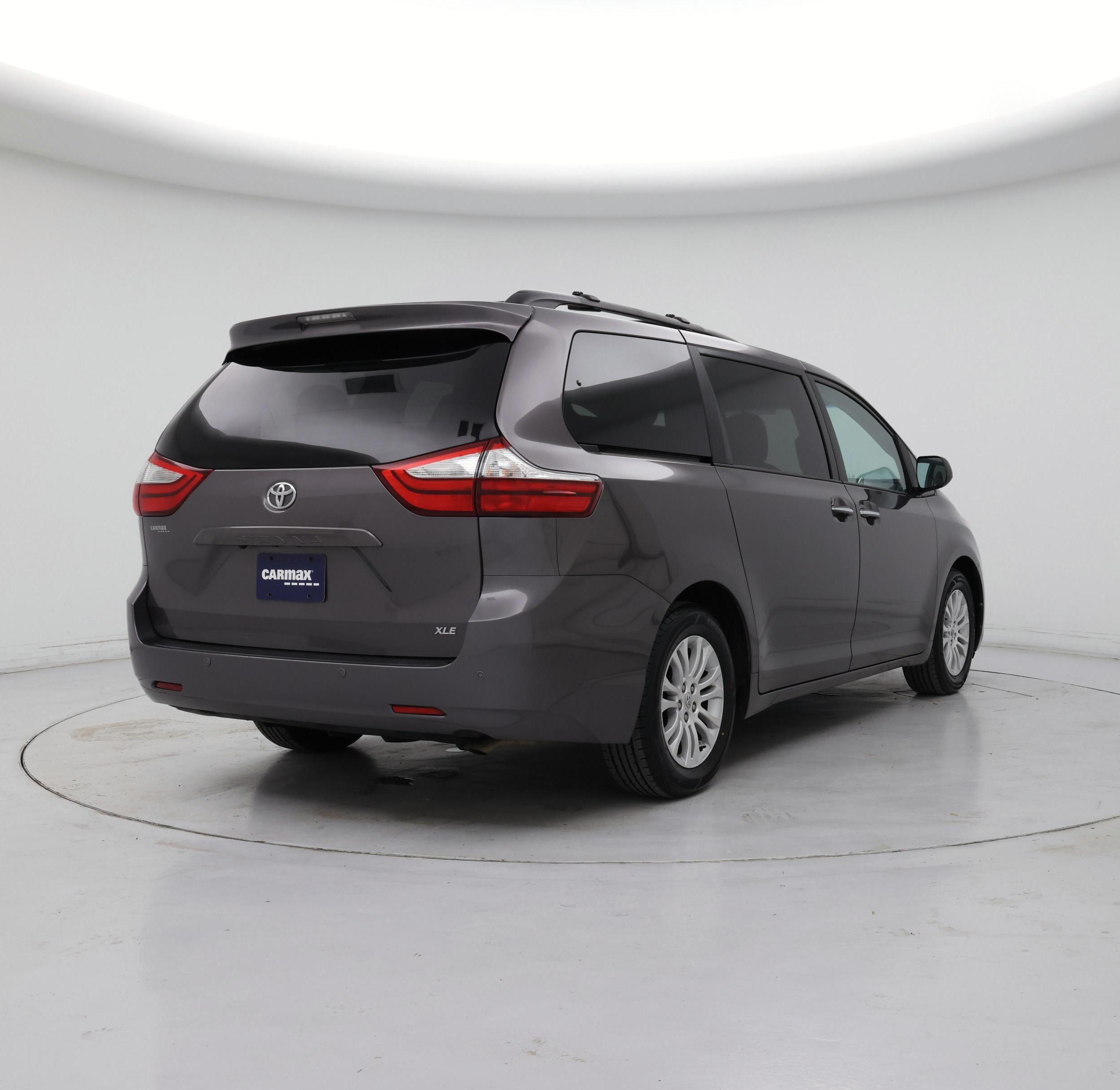 Thumbnail: 2015 Toyota Sienna - 8