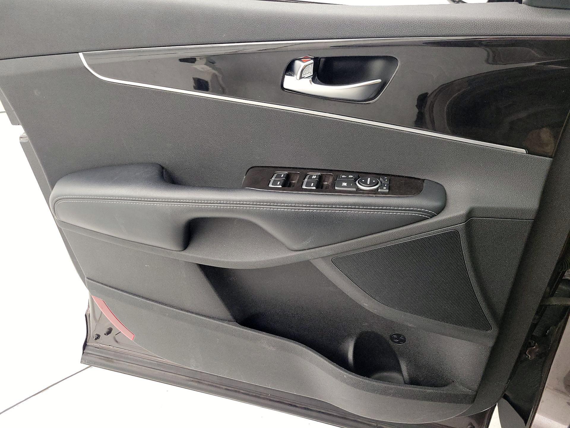 Thumbnail: 2017 Kia Sorento - 12