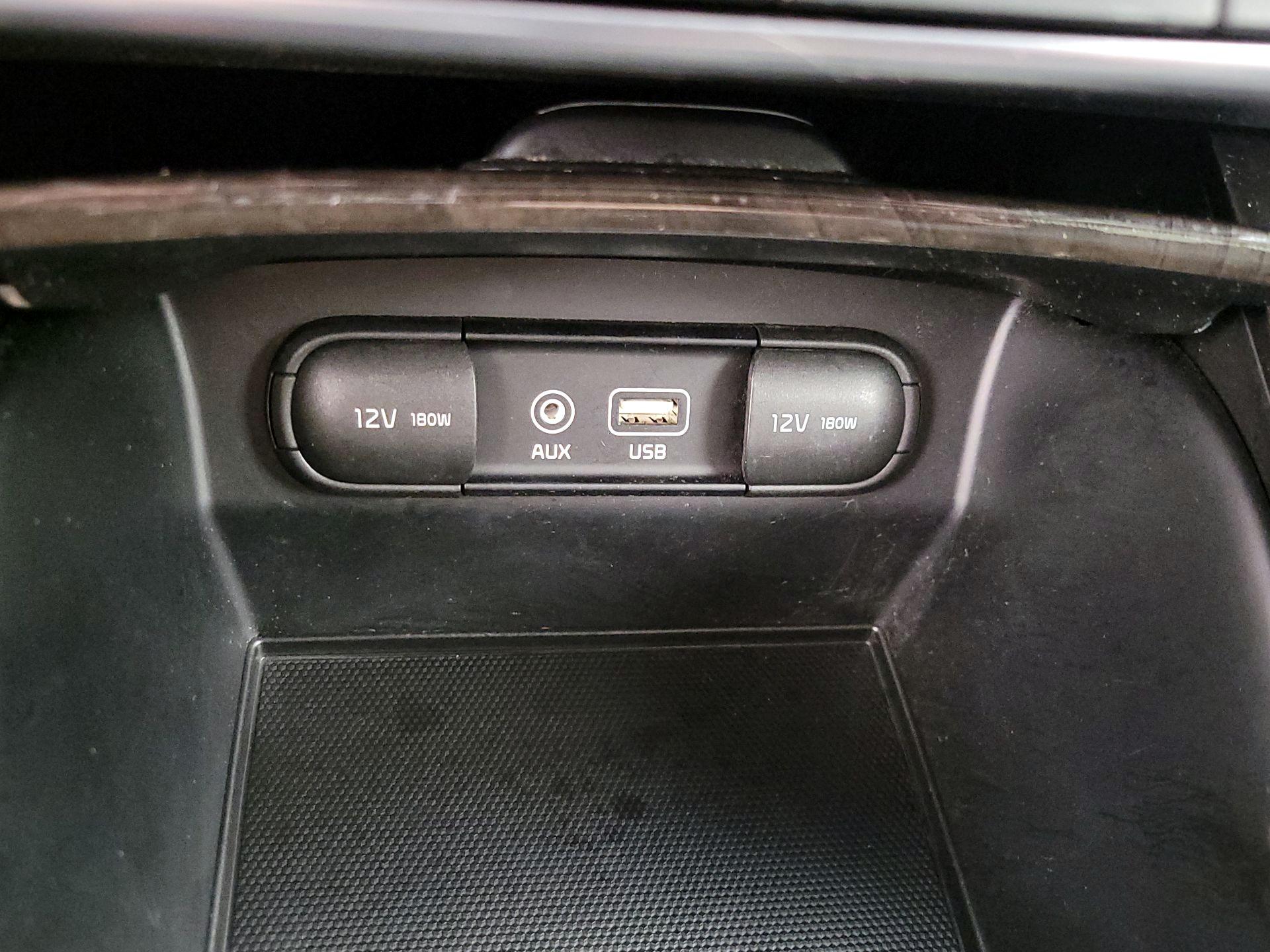 Thumbnail: 2017 Kia Sorento - 18