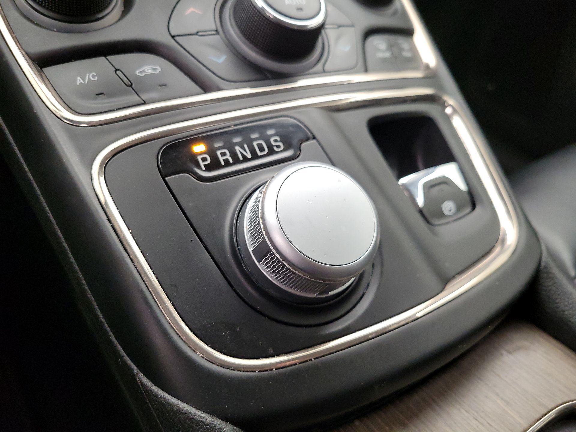 Thumbnail: 2015 Chrysler 200 - 18