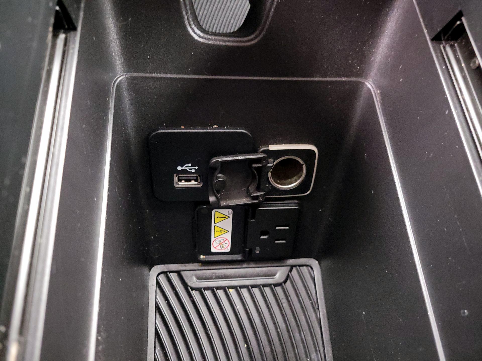 Thumbnail: 2015 Chrysler 200 - 19