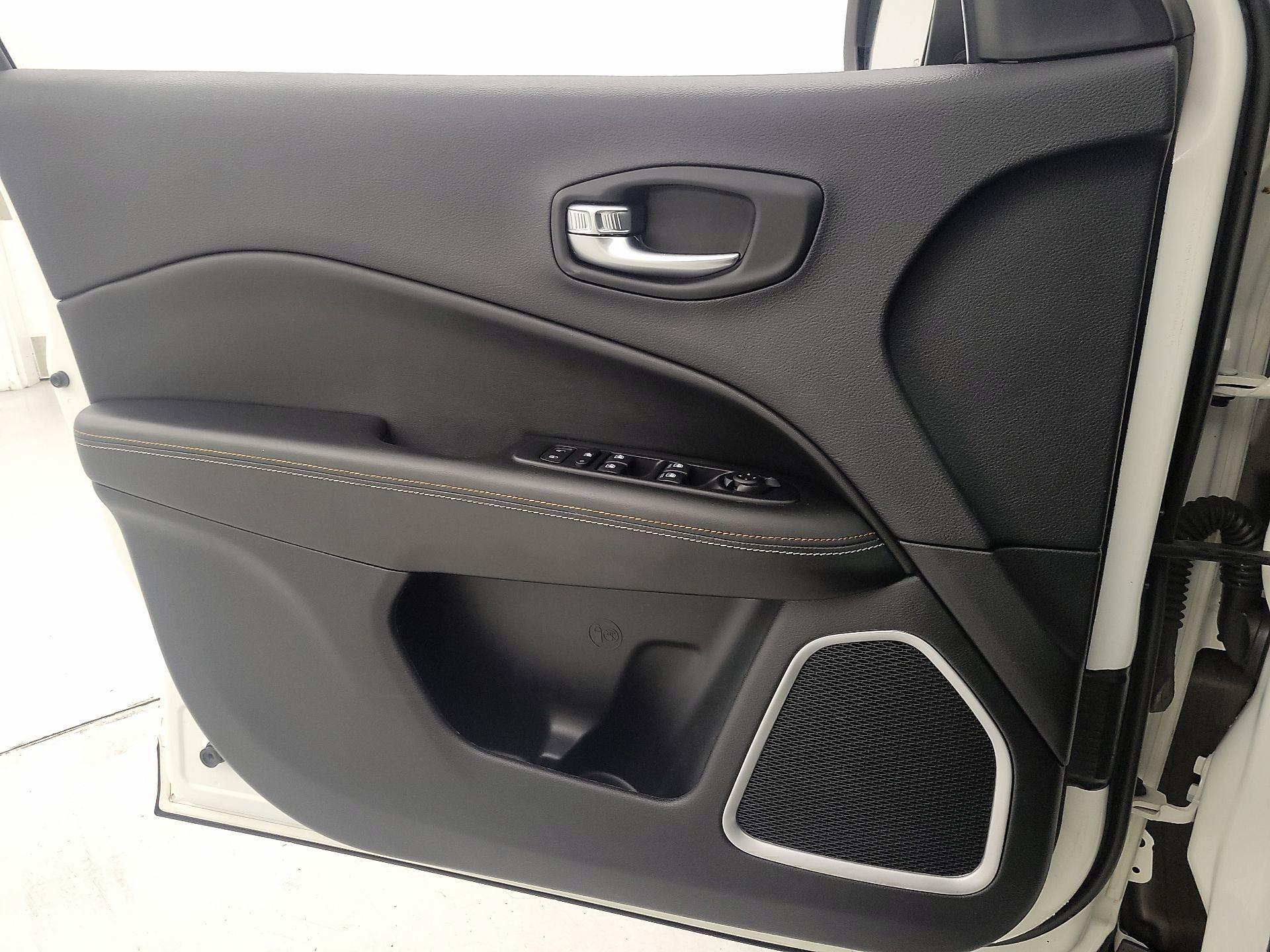 Thumbnail: 2020 Jeep Compass - 12