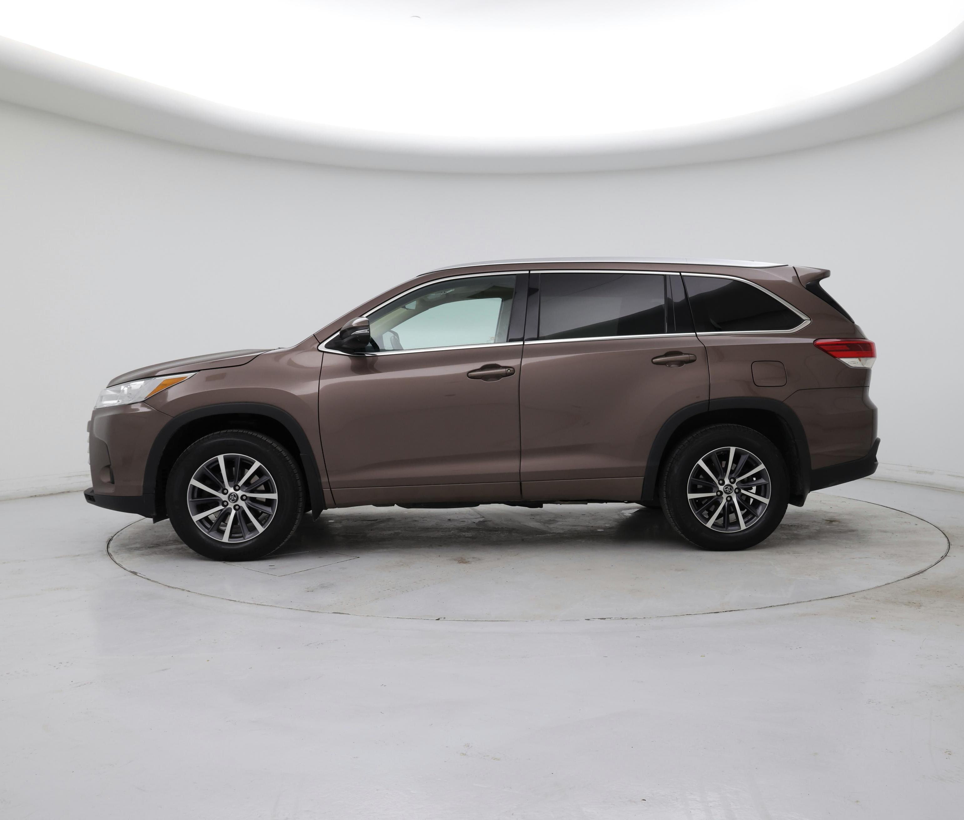 Thumbnail: 2017 Toyota Highlander - 3