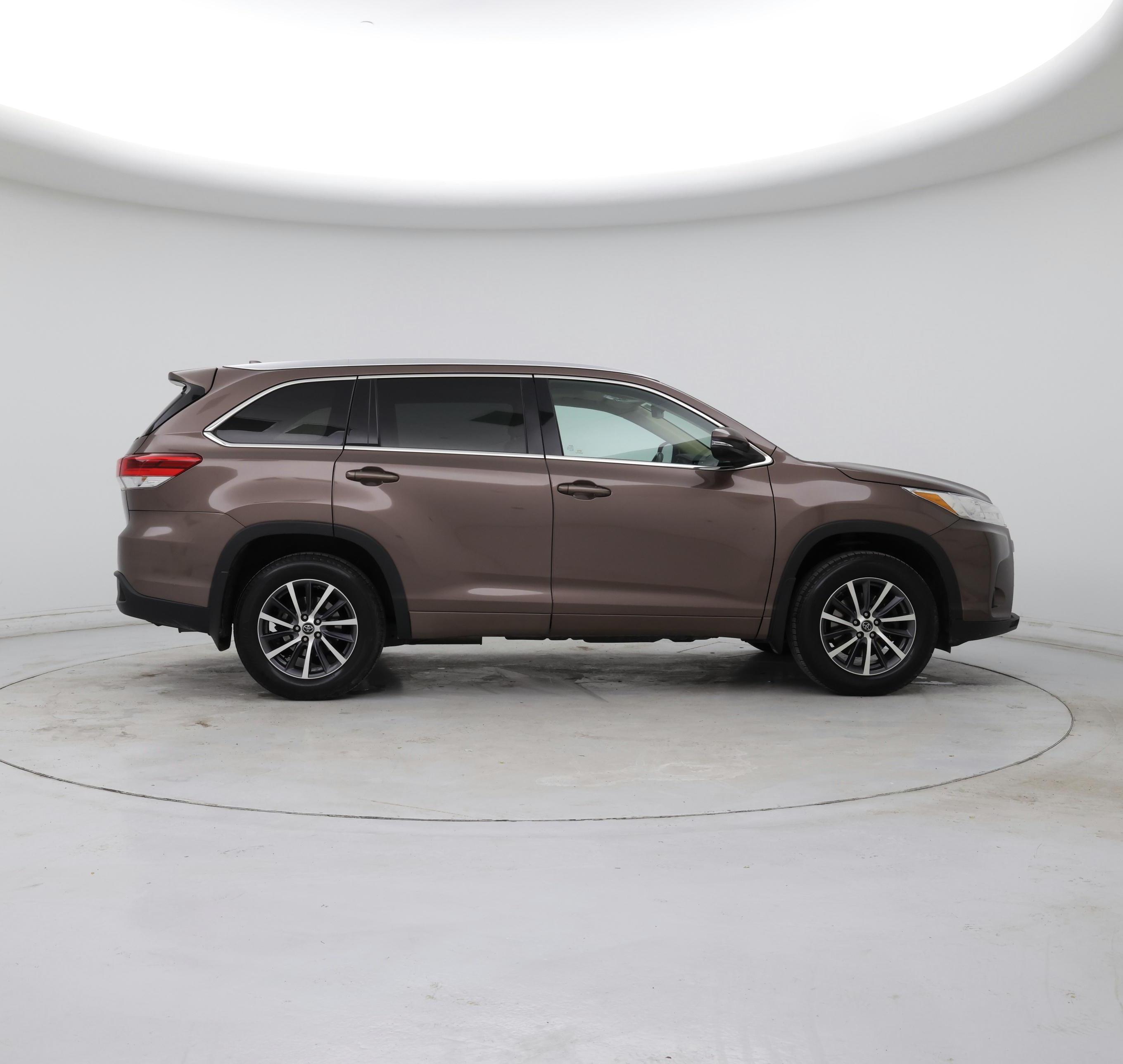 Thumbnail: 2017 Toyota Highlander - 7