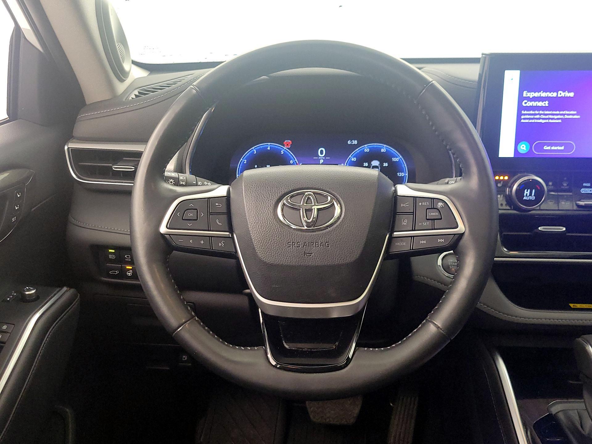 Thumbnail: 2023 Toyota Highlander - 10