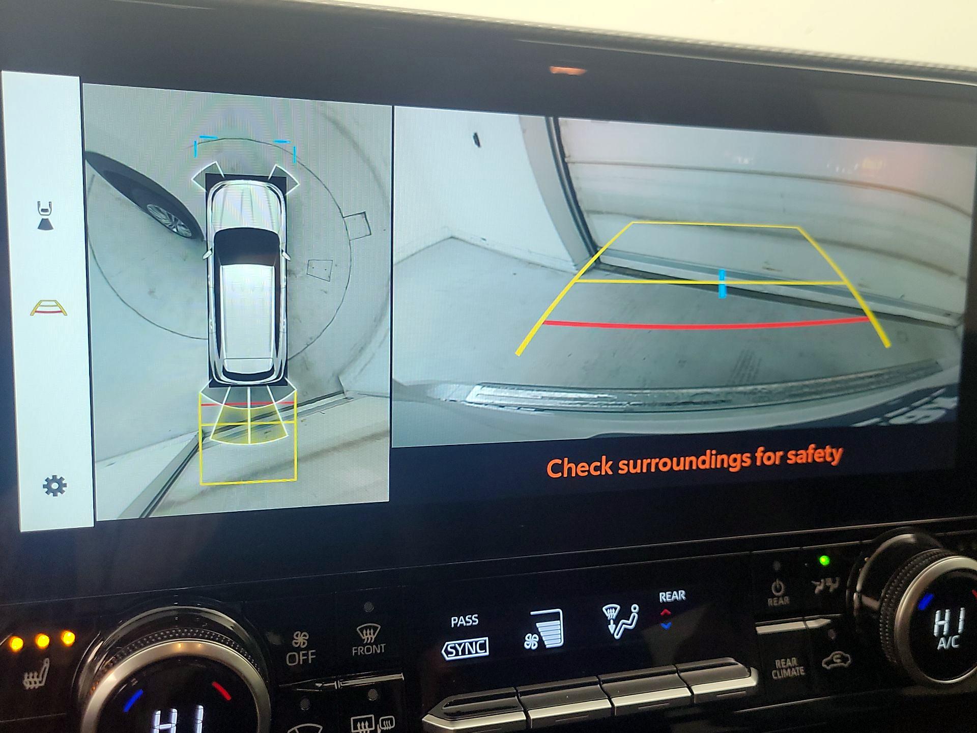 Thumbnail: 2023 Toyota Highlander - 14